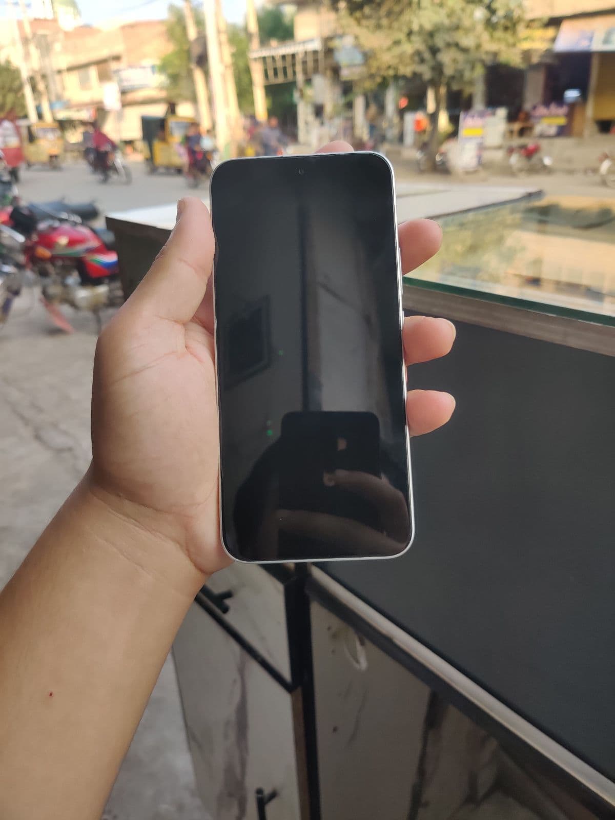 Infinix Hot 60 Pro 8GB / 128GB in Titanium Silver — photo 2