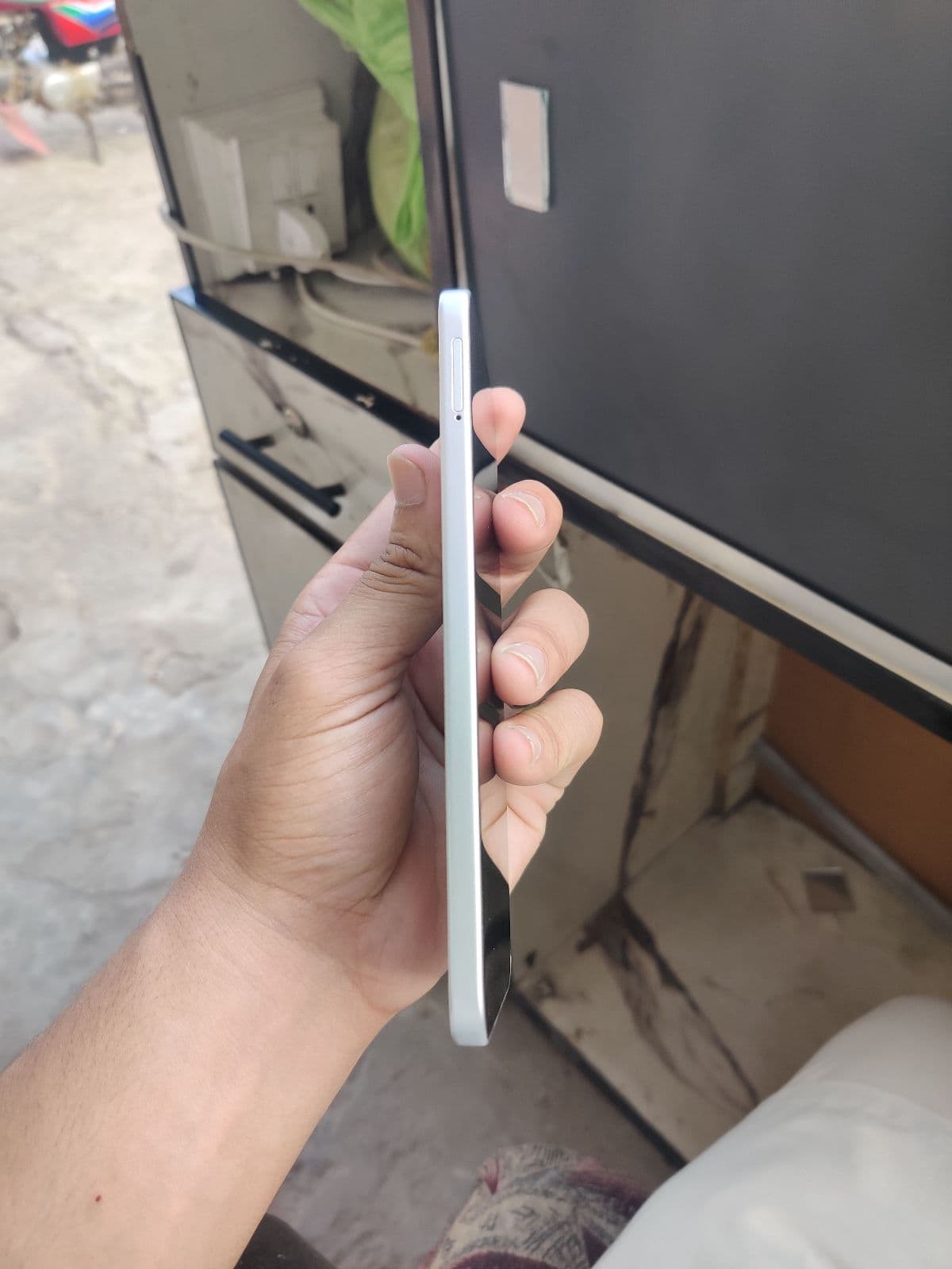 Infinix Hot 60 Pro 8GB / 128GB in Titanium Silver — photo 3