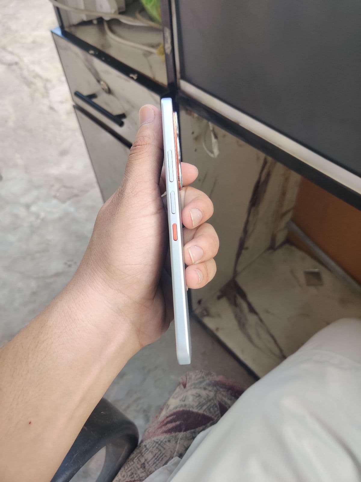 Infinix Hot 60 Pro 8GB / 128GB in Titanium Silver — photo 4