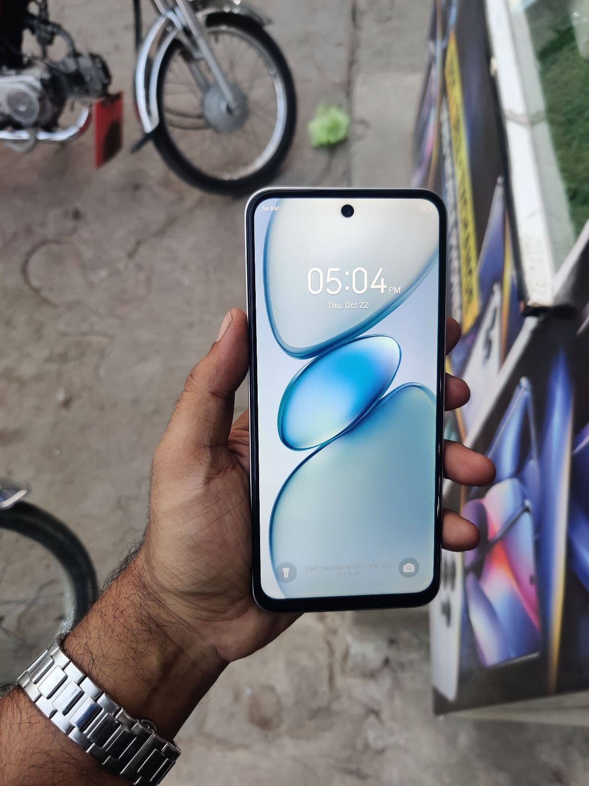 Tecno Spark Go 1 4GB / 64GB in Magic Skin Green — photo 2