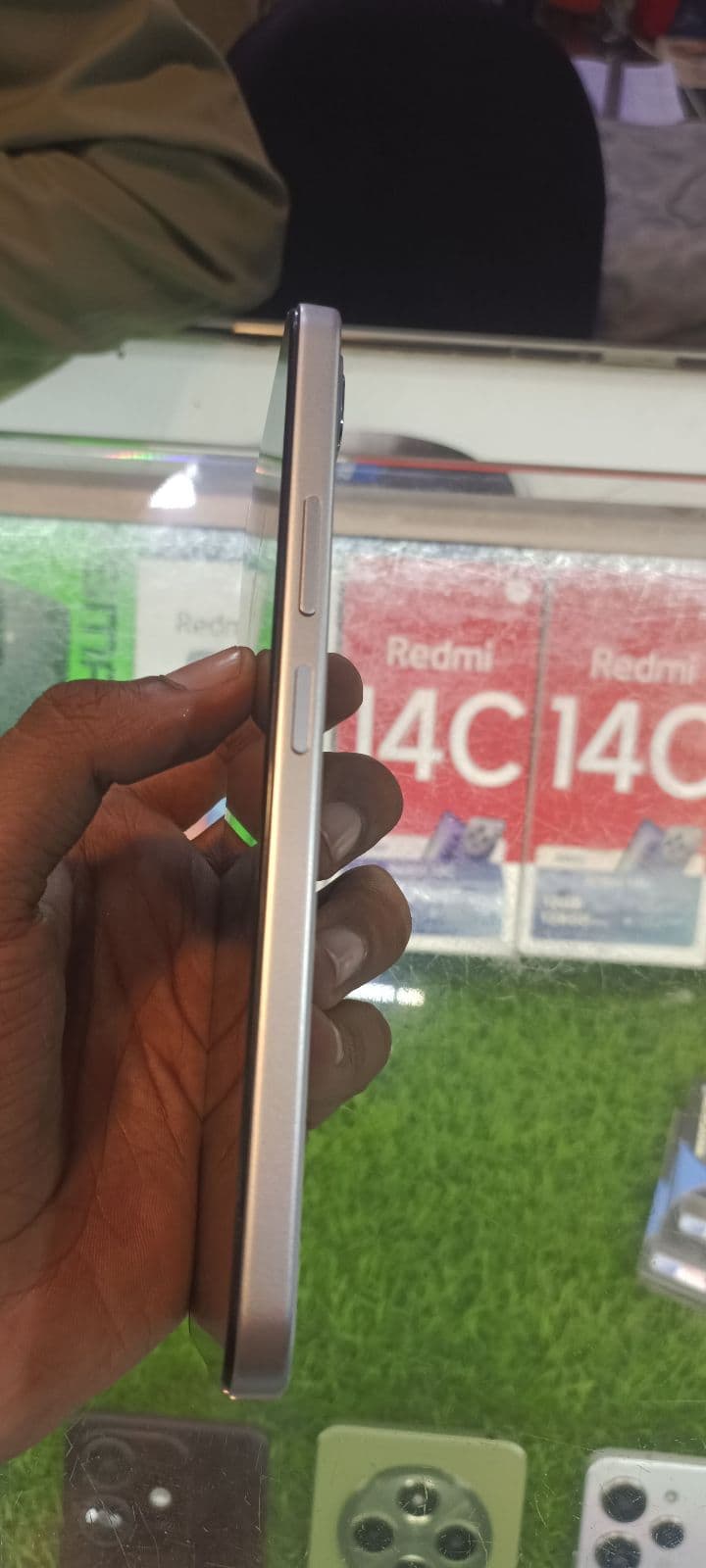 Infinix Smart 10 4GB / 128GB in Titanium Silver — photo 4