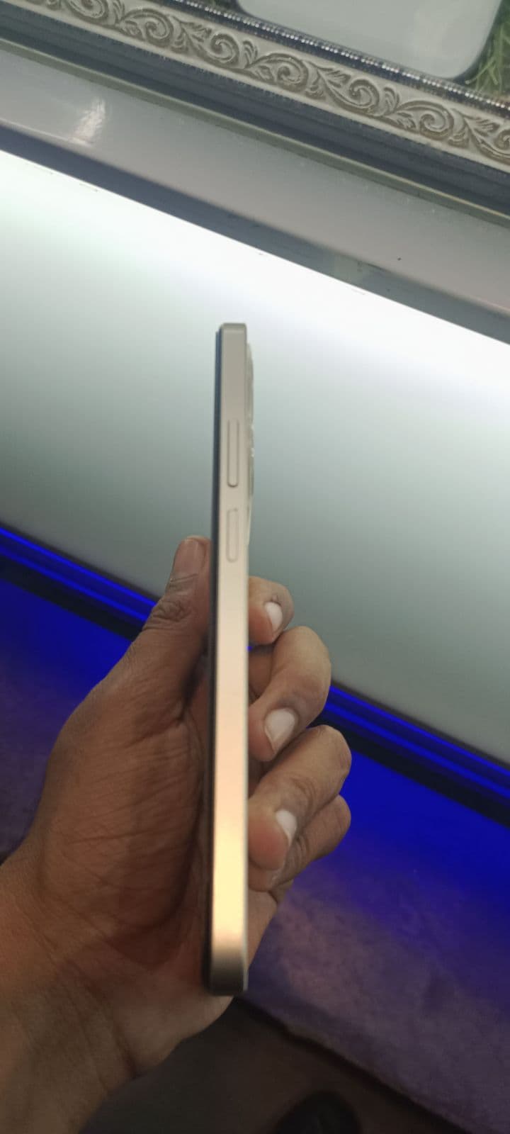 Realme C61 6GB / 128GB in Sparkle Gold — photo 4