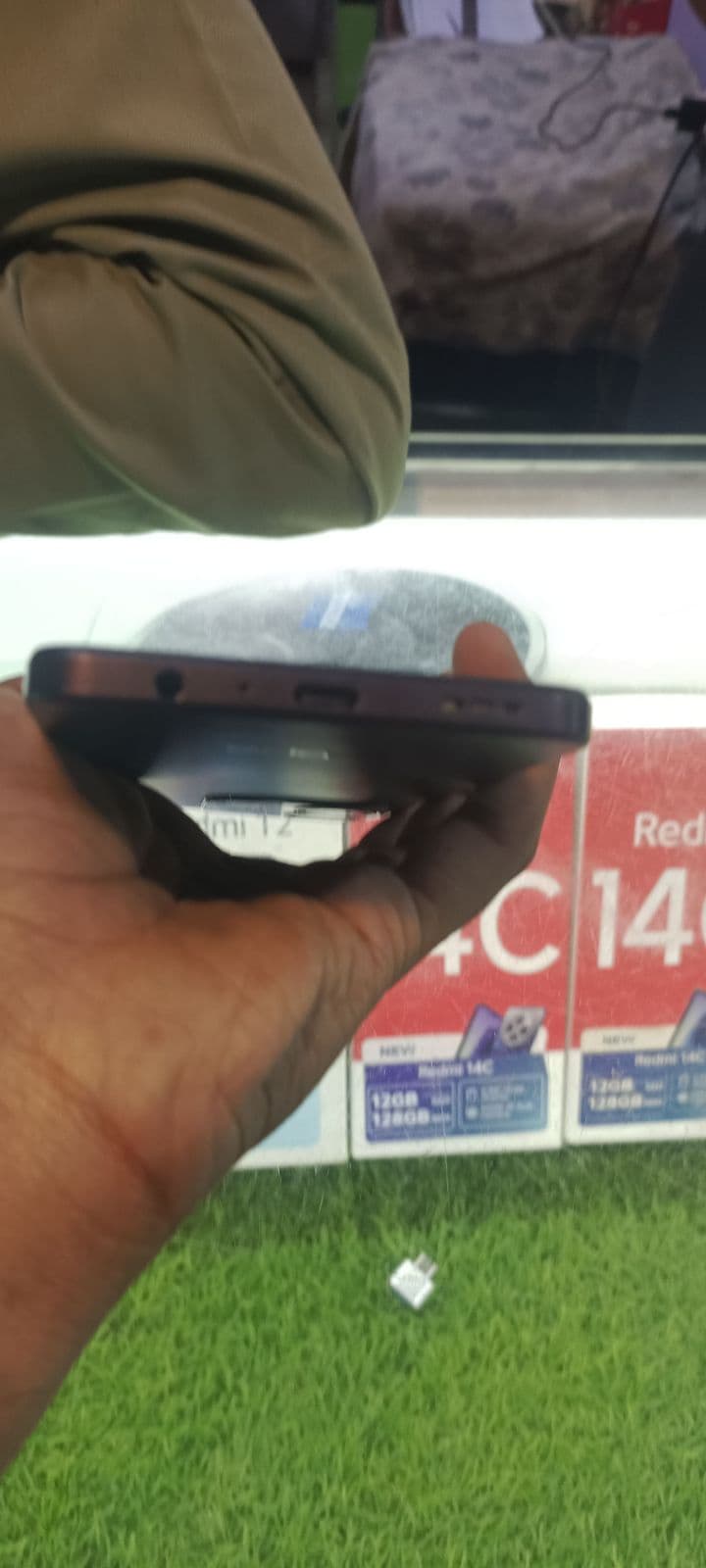 Oppo A5i 4GB / 64GB in Titanium Purple — photo 3