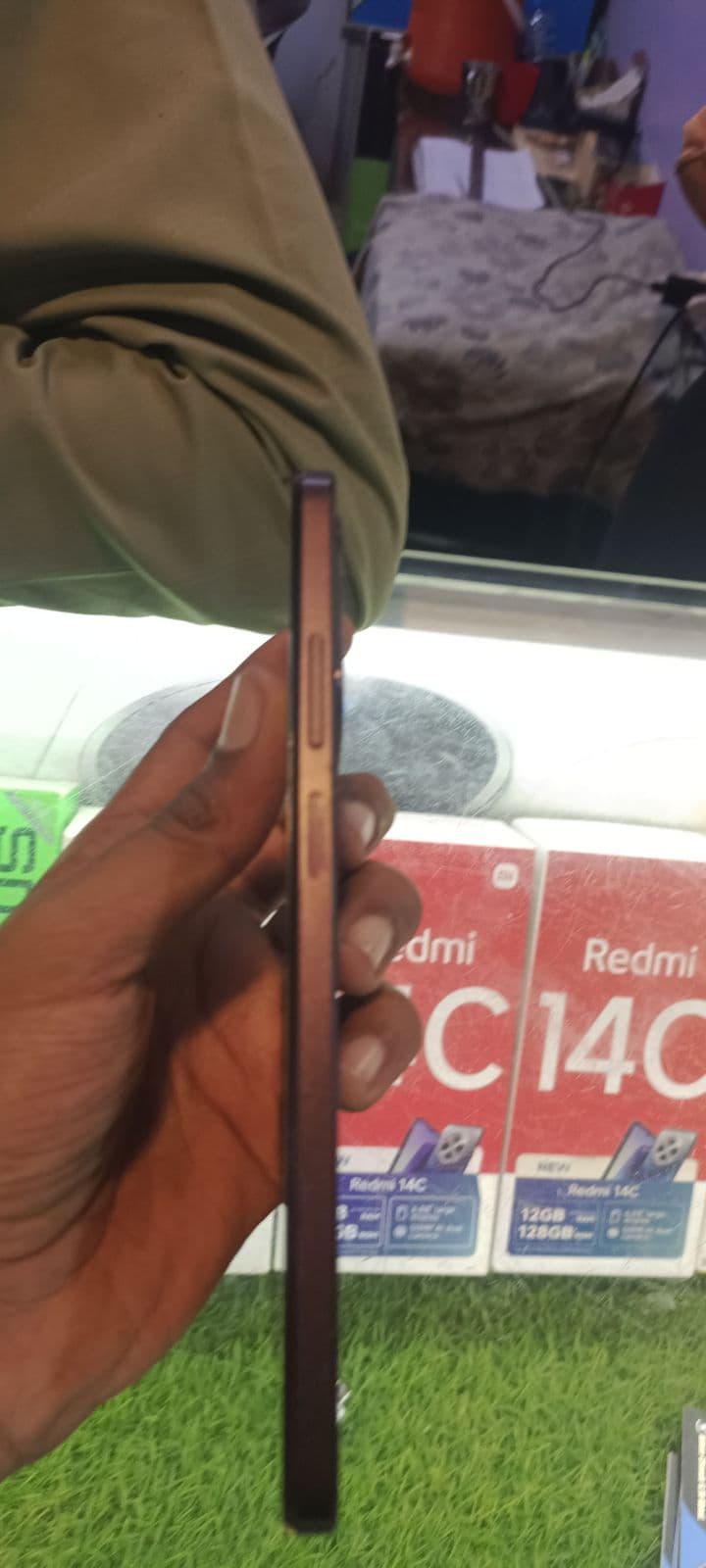Oppo A5i 4GB / 64GB in Titanium Purple — photo 4