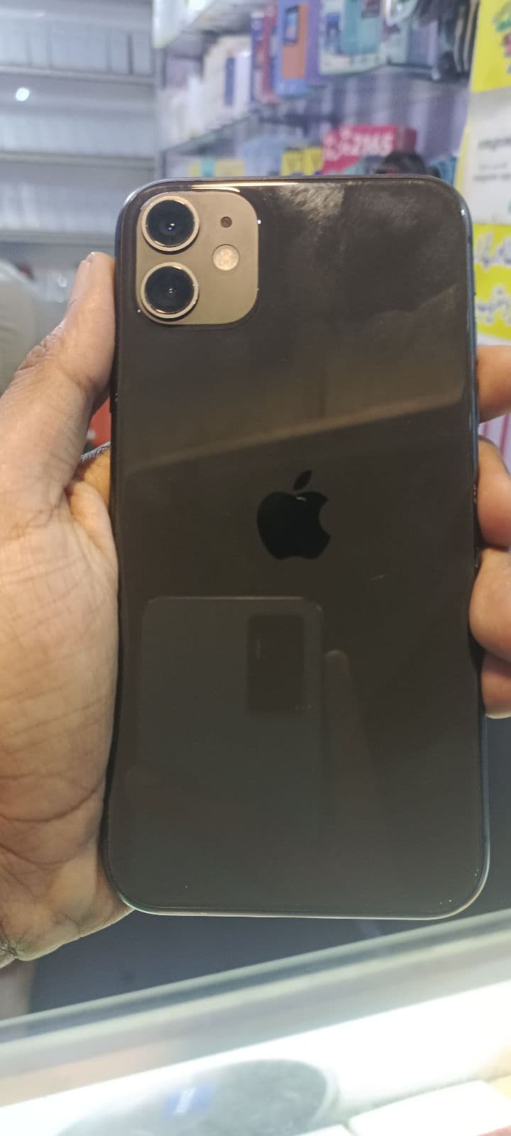 iPhone 11 · 64GB