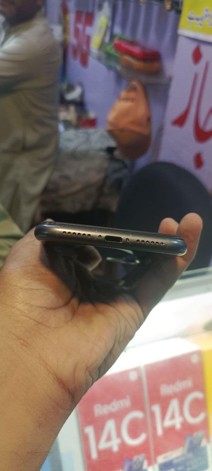 Apple iPhone 11 64GB in Black — photo 3
