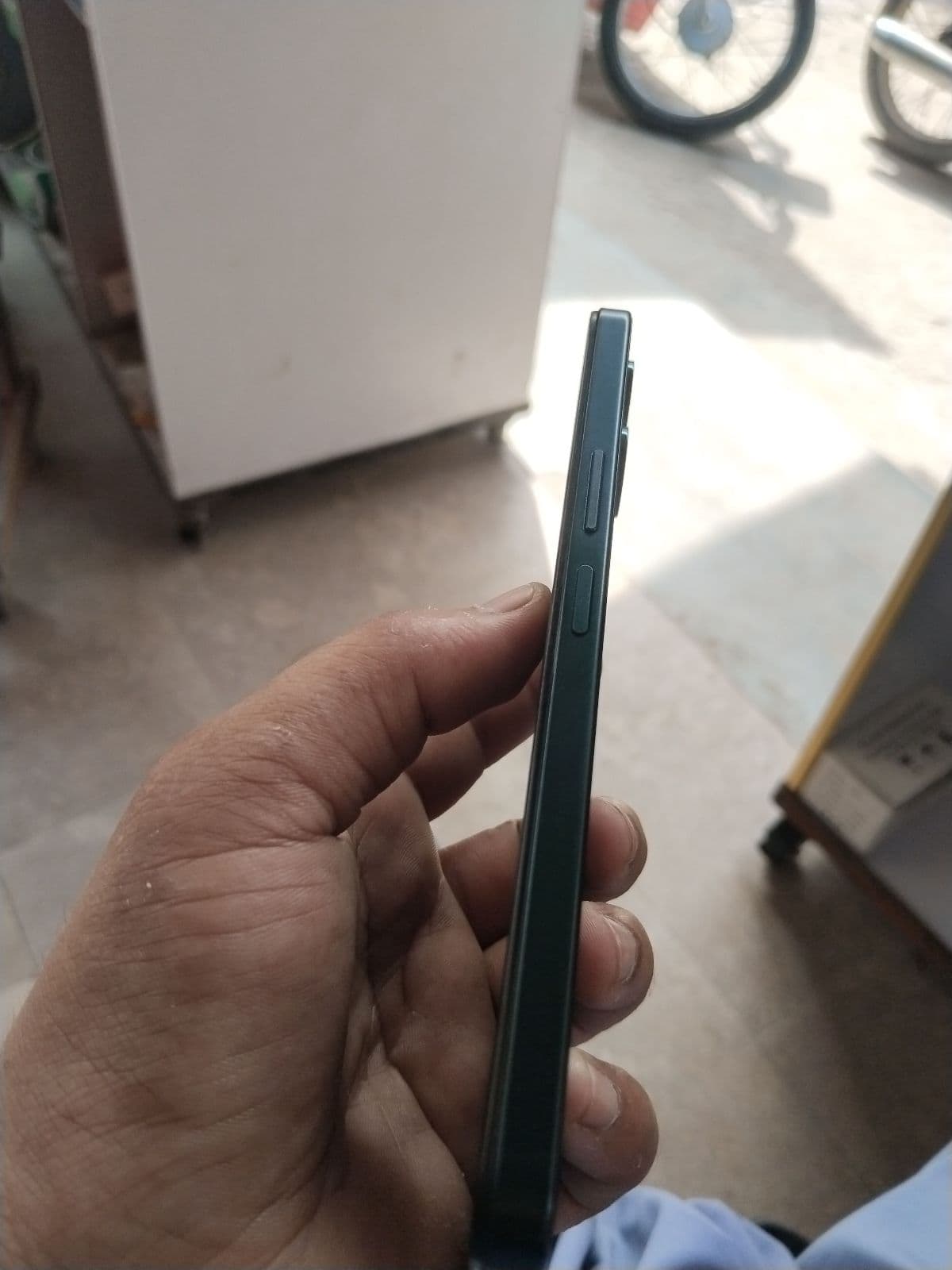 Vivo Y04 4GB / 128GB in Jade Green — photo 2
