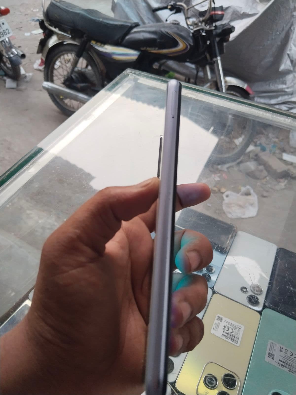 Vivo Y20 4GB / 64GB in Dawn White — photo 3