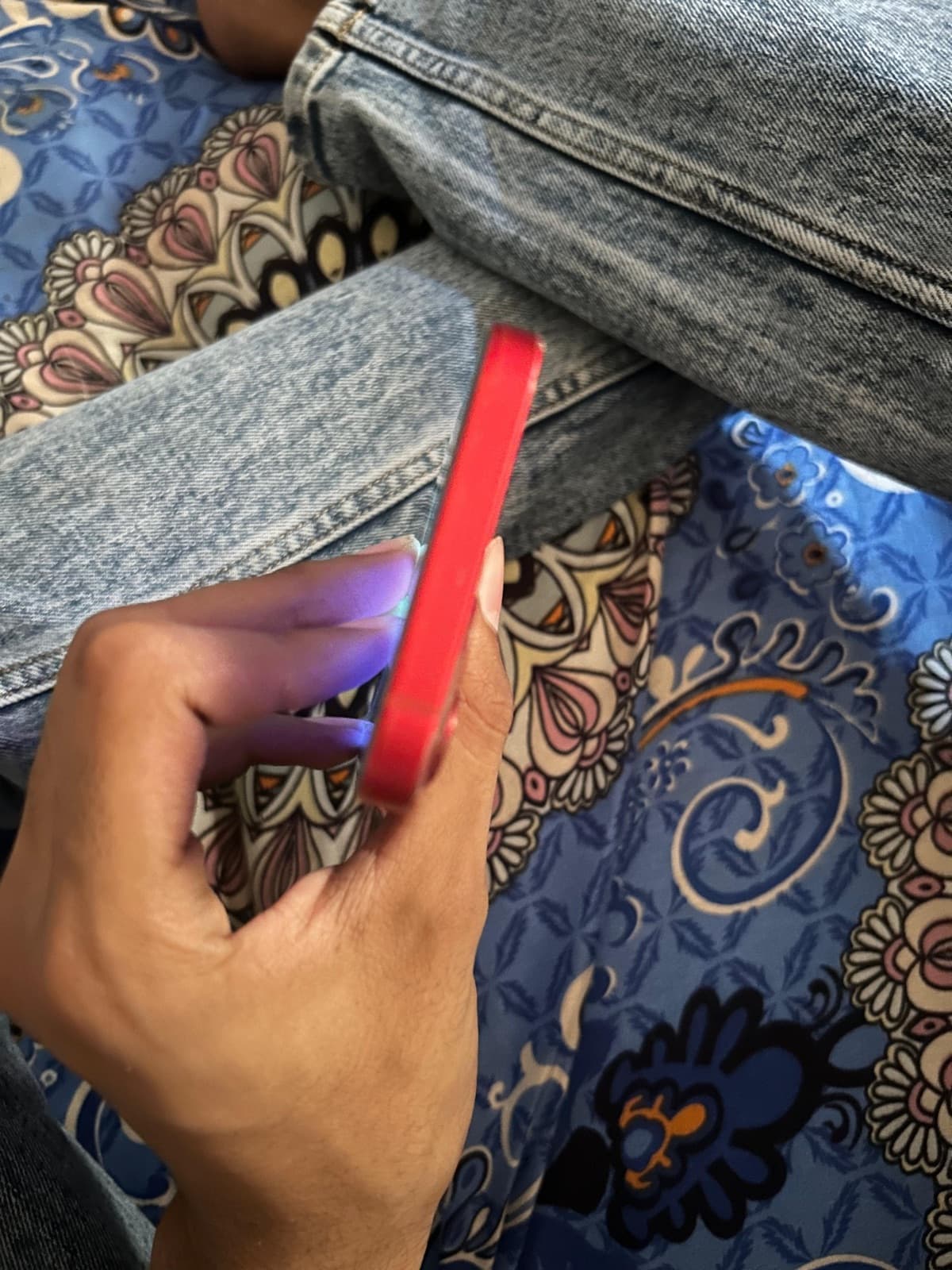 Apple iPhone 13 128GB in (PRODUCT)RED — photo 3