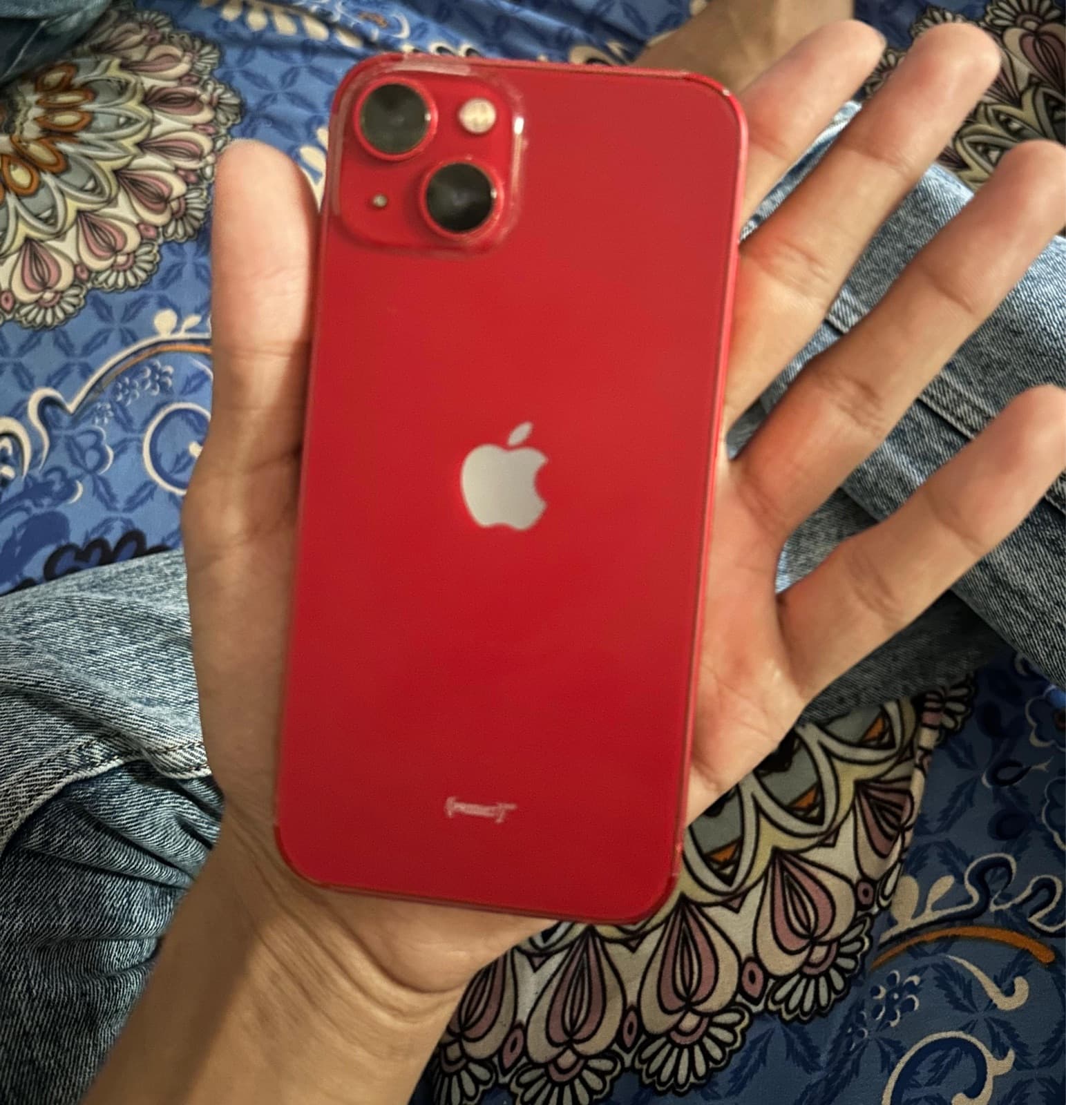 Apple iPhone 13 128GB in (PRODUCT)RED — photo 4