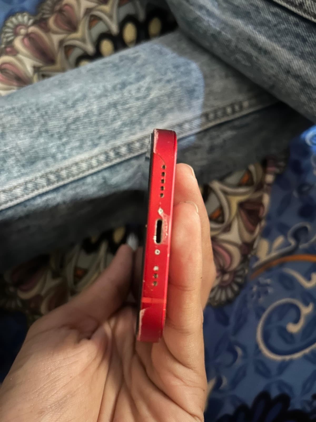 Apple iPhone 13 128GB in (PRODUCT)RED — photo 5