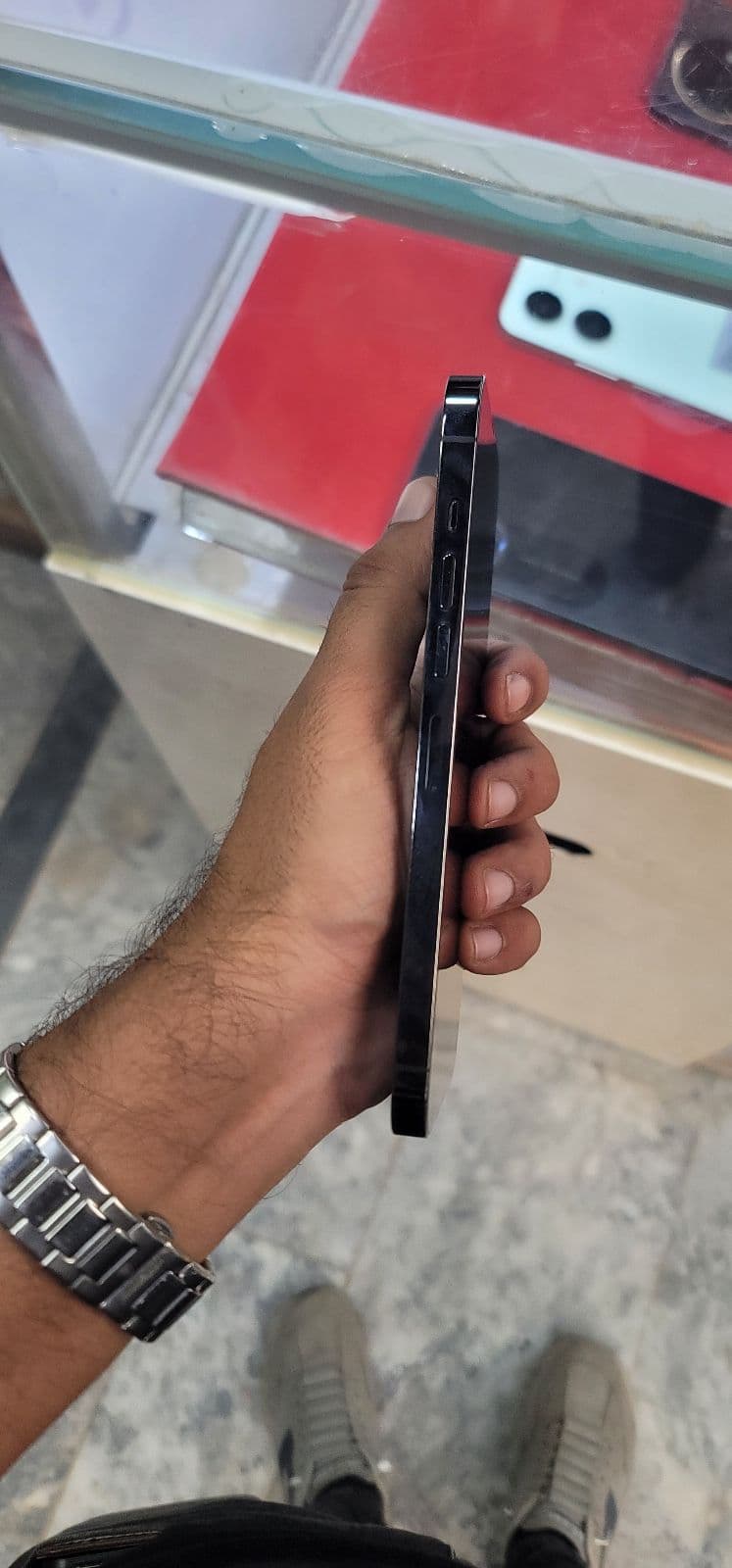 Apple iPhone 13 Pro Max 128GB in Graphite — photo 3