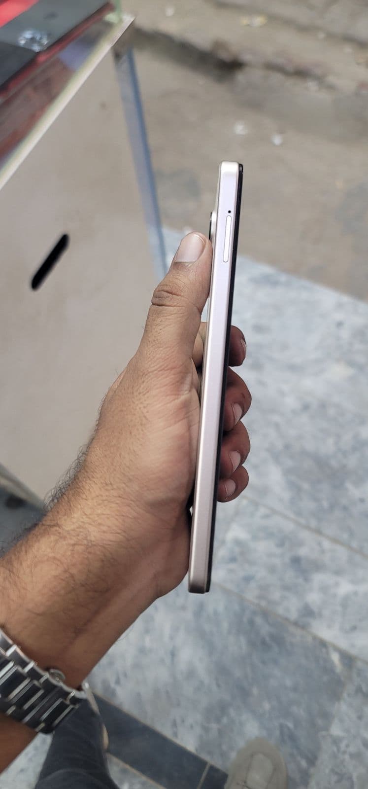 Vivo Y11d 6GB / 128GB in Sunrise Gold — photo 3