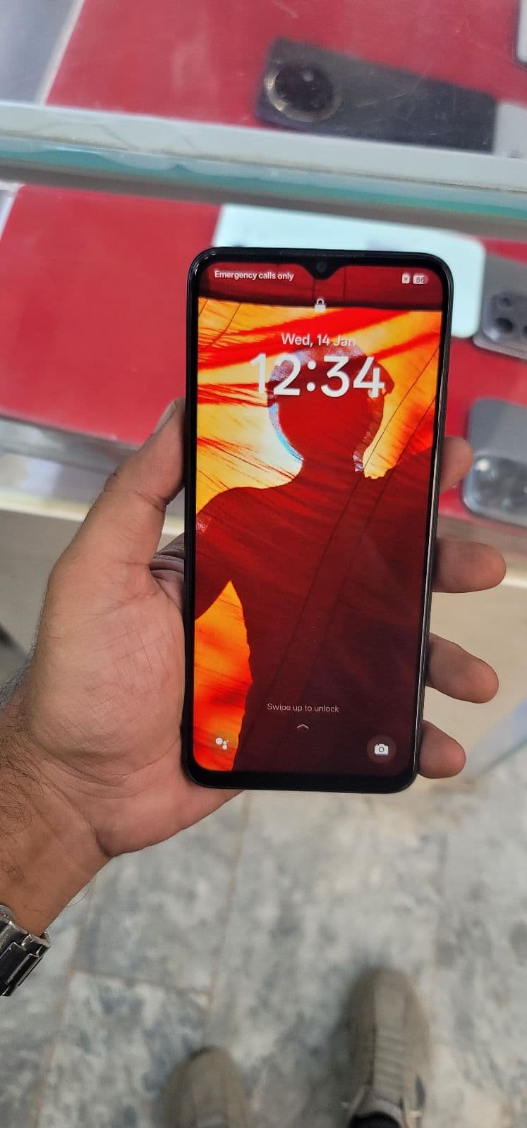 Oppo A18 4GB / 128GB in Glowing Black — photo 2