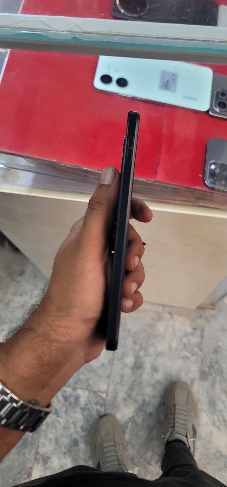 Oppo A18 4GB / 128GB in Glowing Black — photo 3