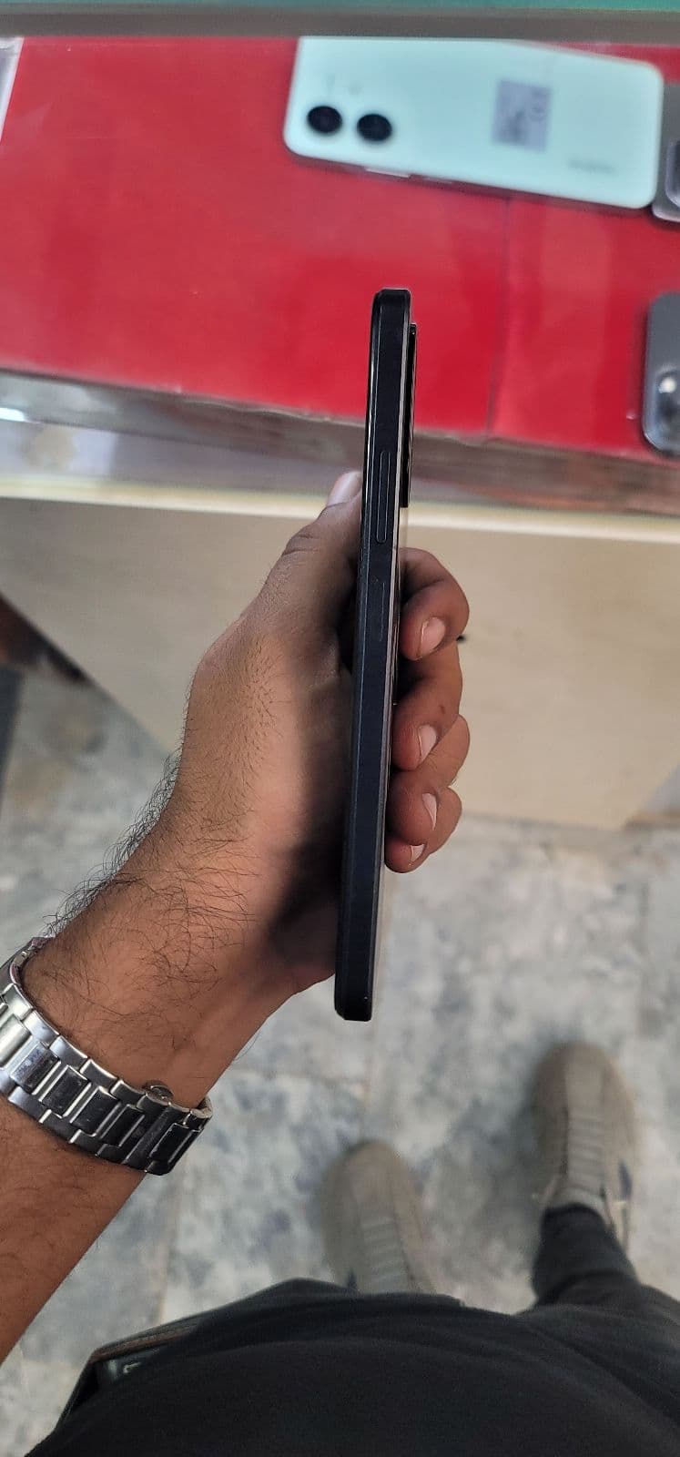Oppo A18 4GB / 128GB in Glowing Black — photo 4