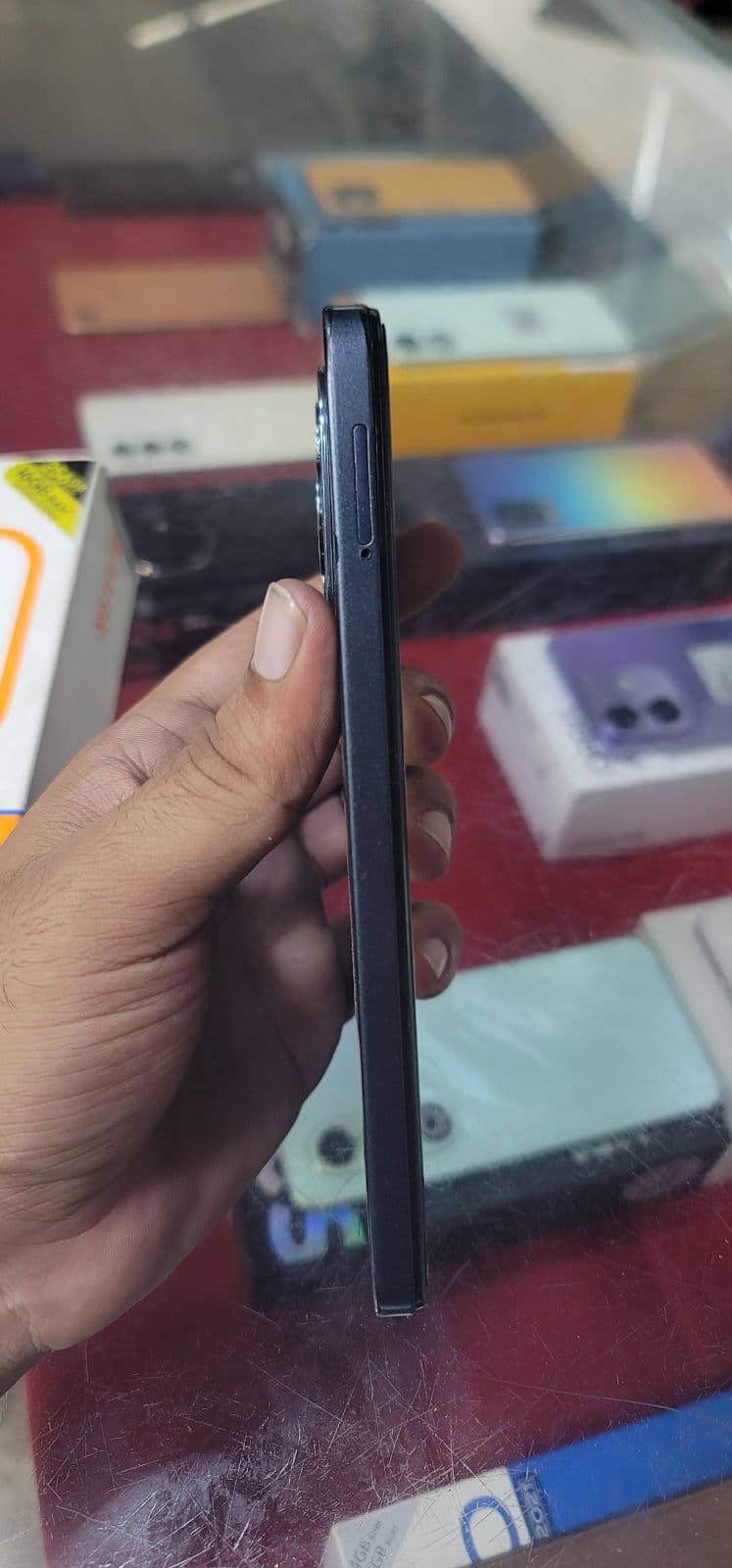 Tecno Spark 20 8GB / 256GB in Gravity Black — photo 3