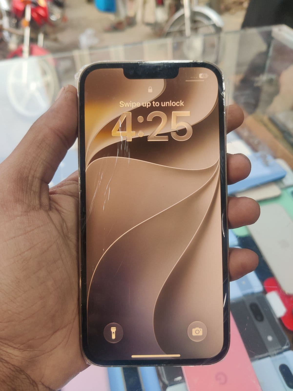 Apple iPhone 13 Pro 256GB in Gold — photo 2