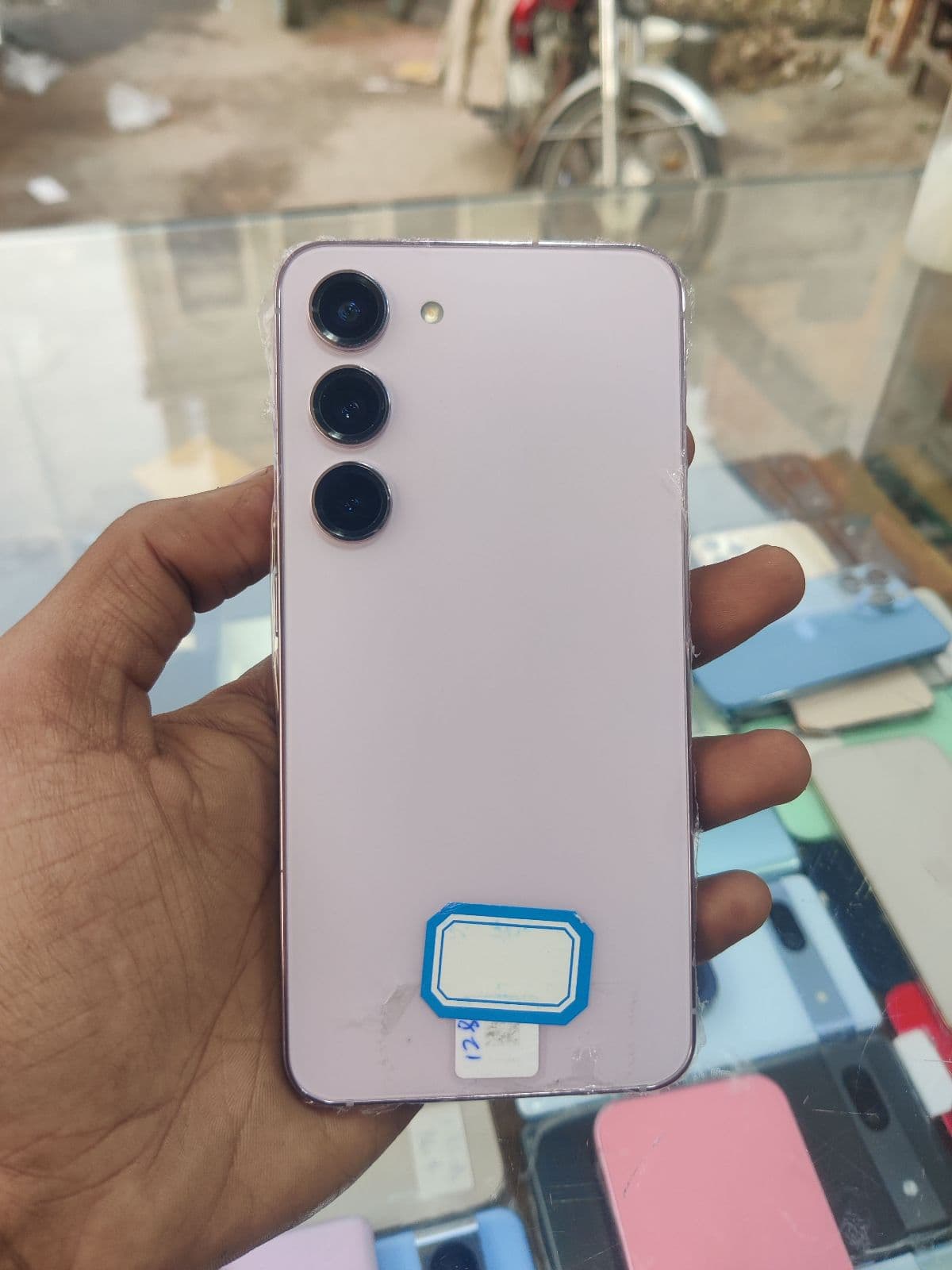 Samsung Galaxy S22 8GB / 128GB in Pink Gold — photo 1