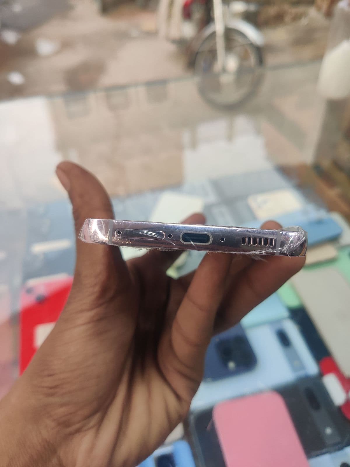 Samsung Galaxy S22 8GB / 128GB in Pink Gold — photo 3
