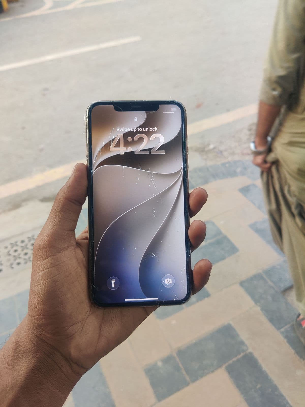Apple iPhone 11 Pro Max 64GB in Gold — photo 2