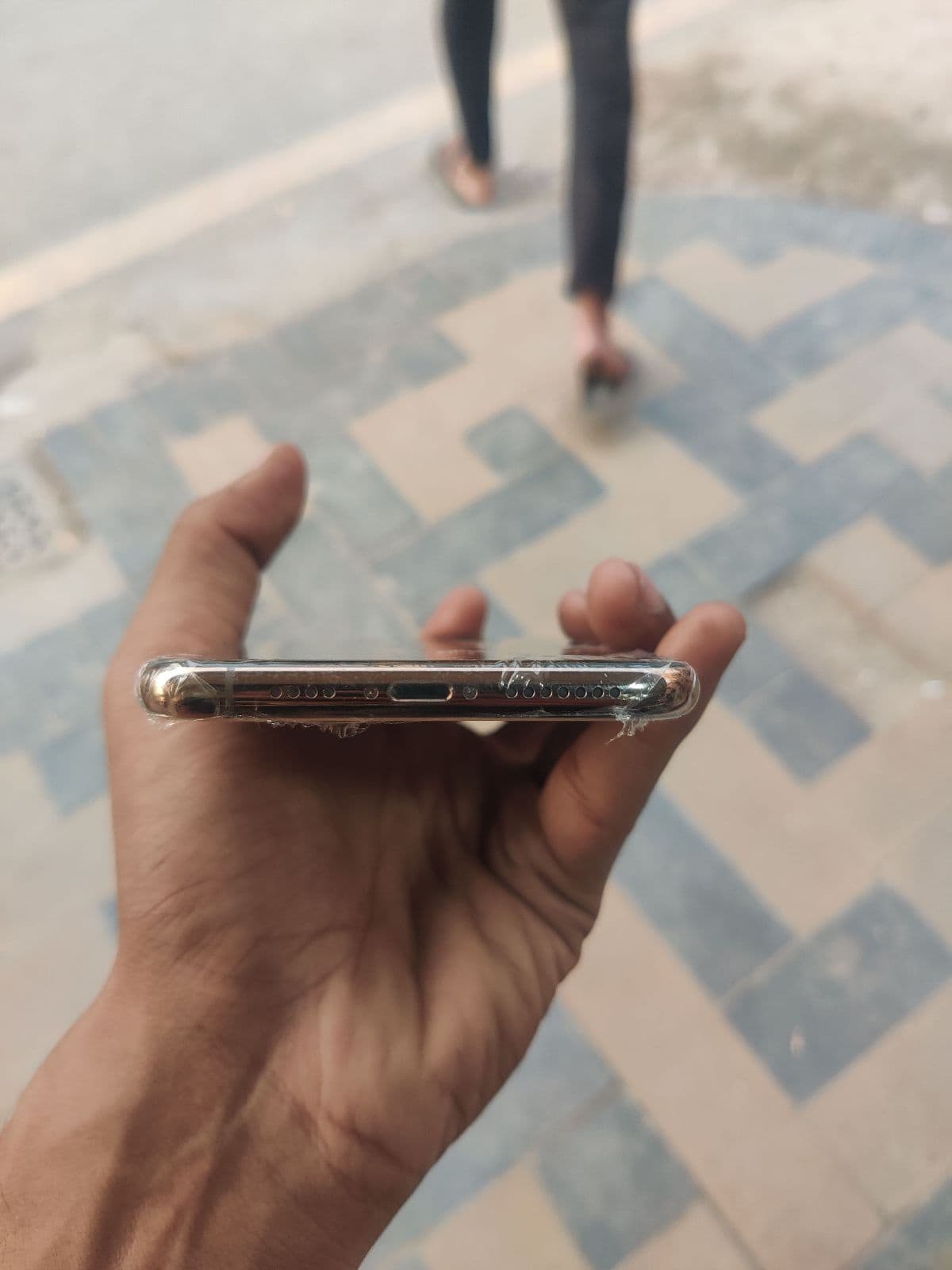 Apple iPhone 11 Pro Max 64GB in Gold — photo 3