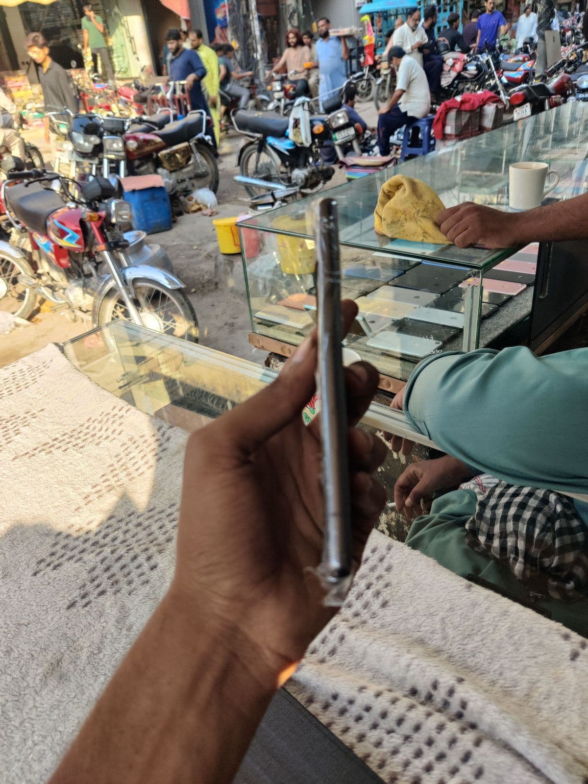 Google Pixel 7a 8GB / 128GB in Charcoal — photo 2