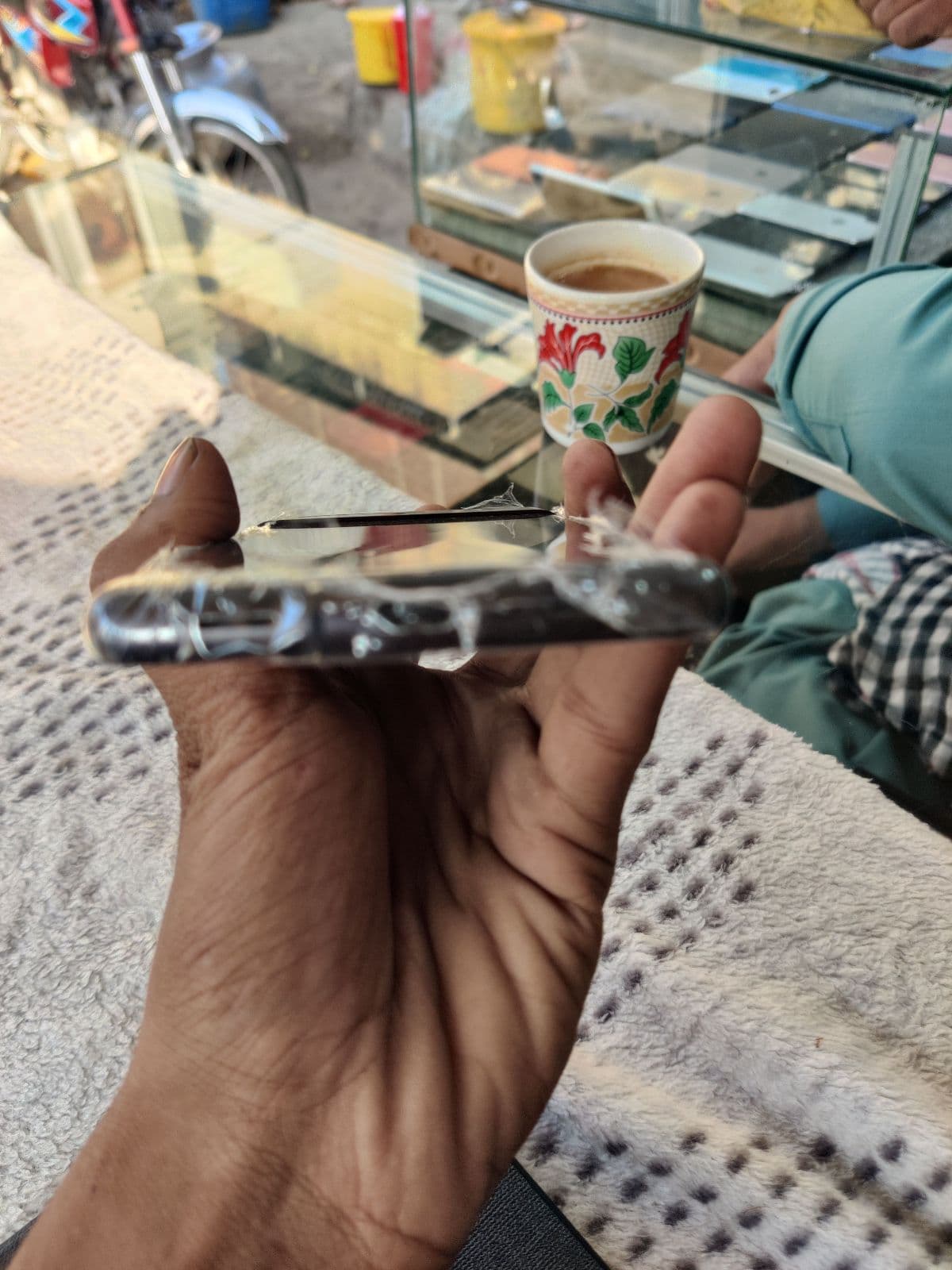 Google Pixel 7a 8GB / 128GB in Charcoal — photo 3