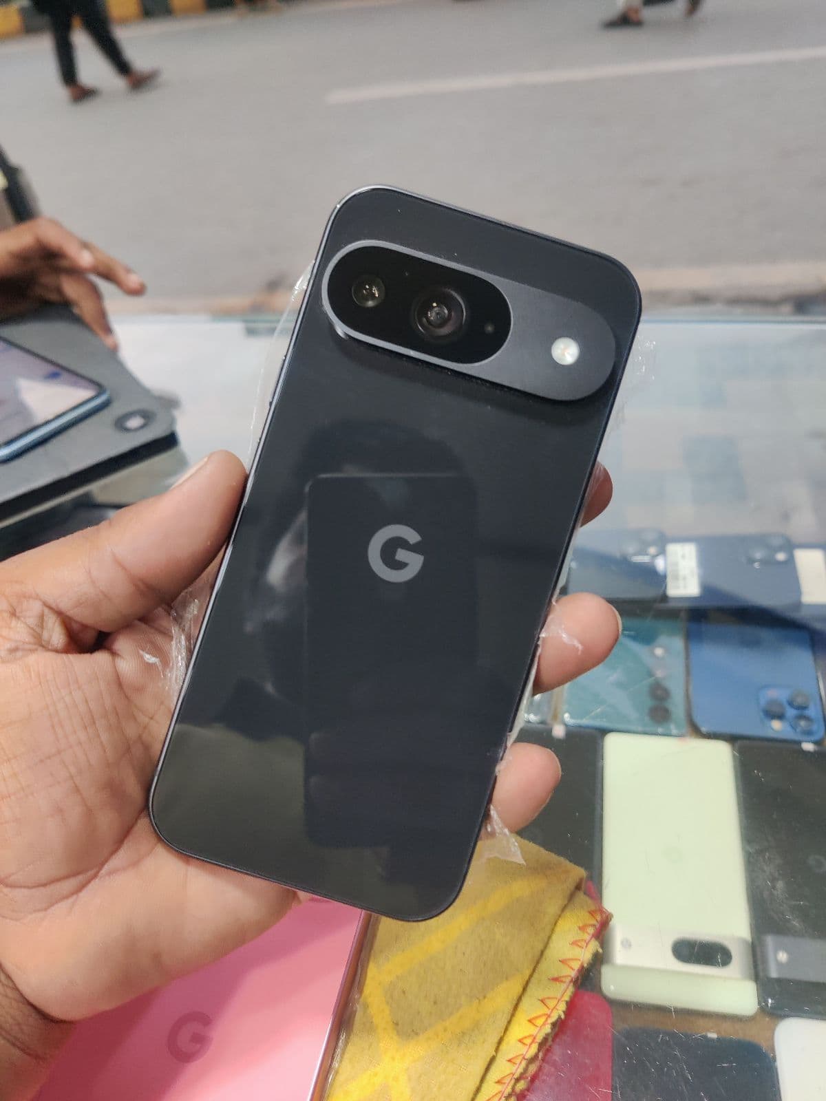 Google Pixel 9 12GB / 128GB in Peony — photo 2
