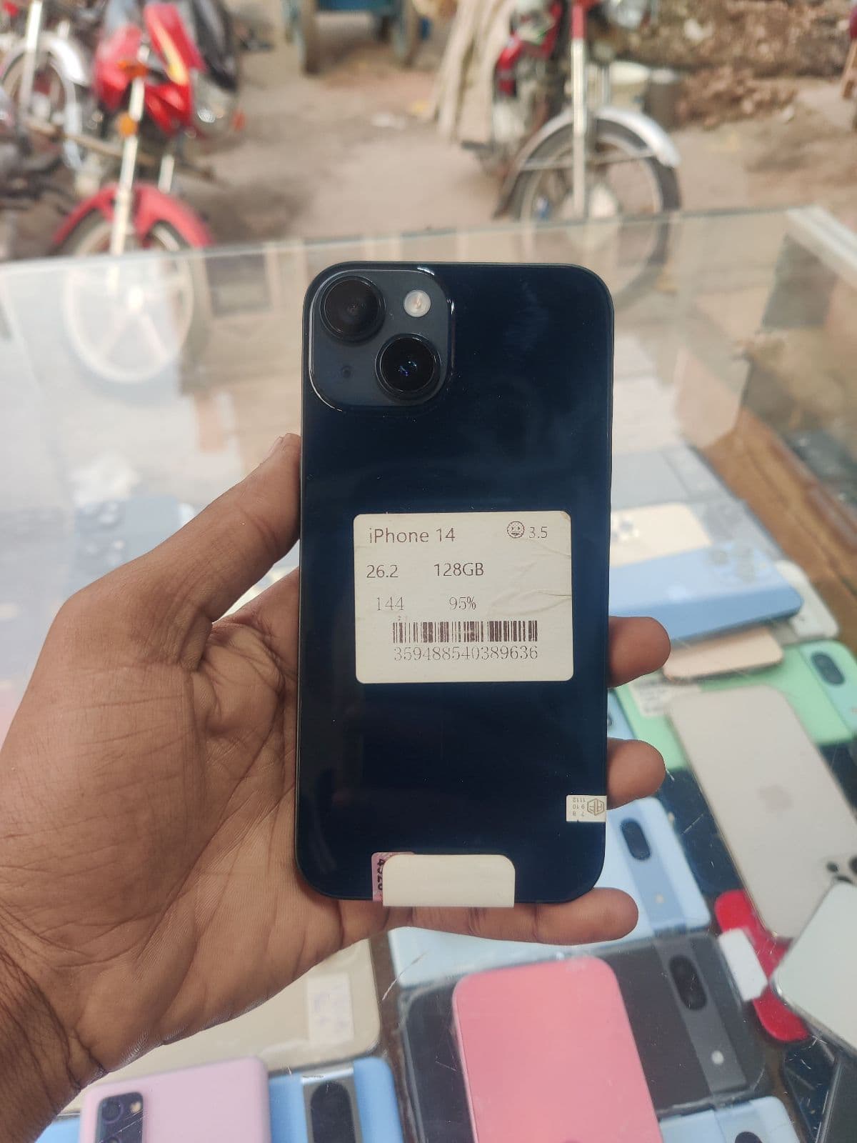 Apple iPhone 14 128GB in Midnight — photo 1