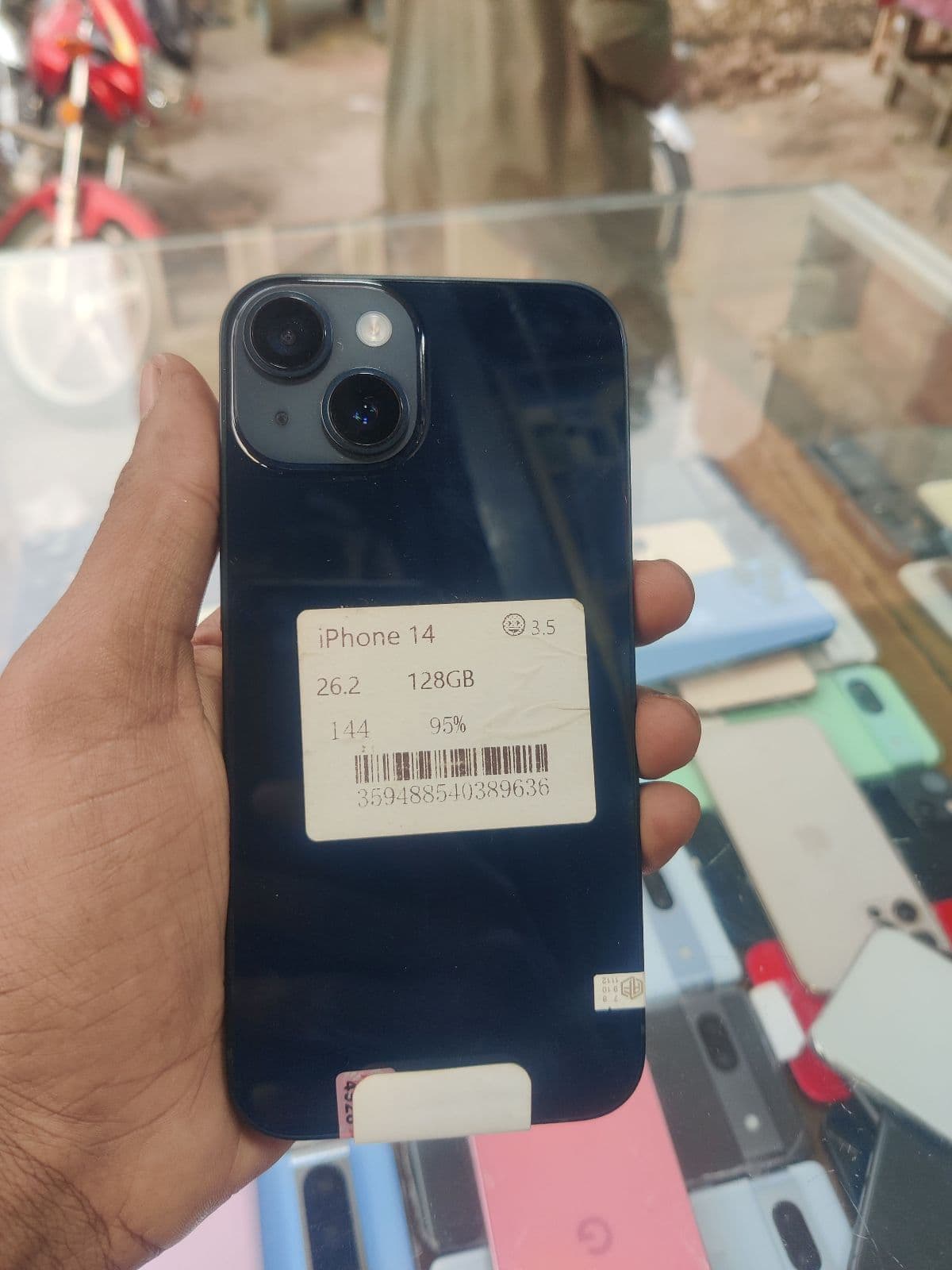 Apple iPhone 14 128GB in Midnight — photo 3