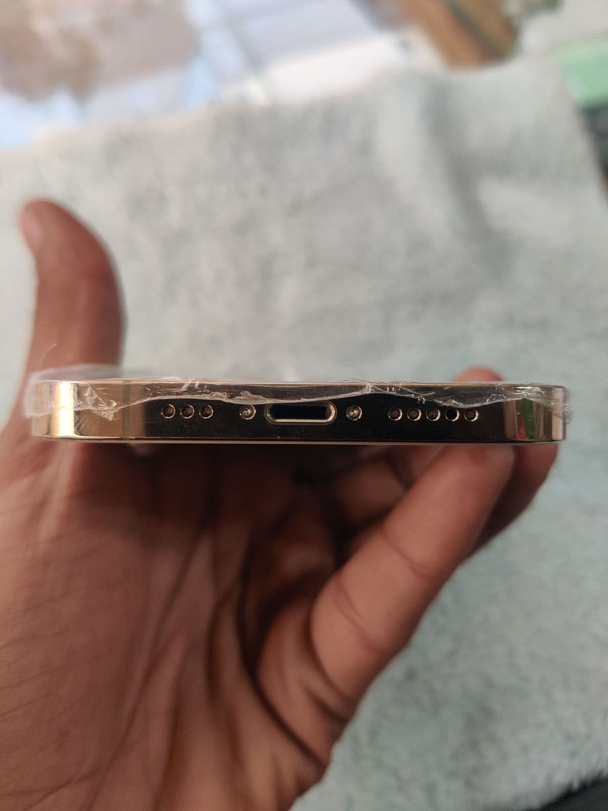 Apple iPhone 12 Pro 128GB in Gold — photo 4