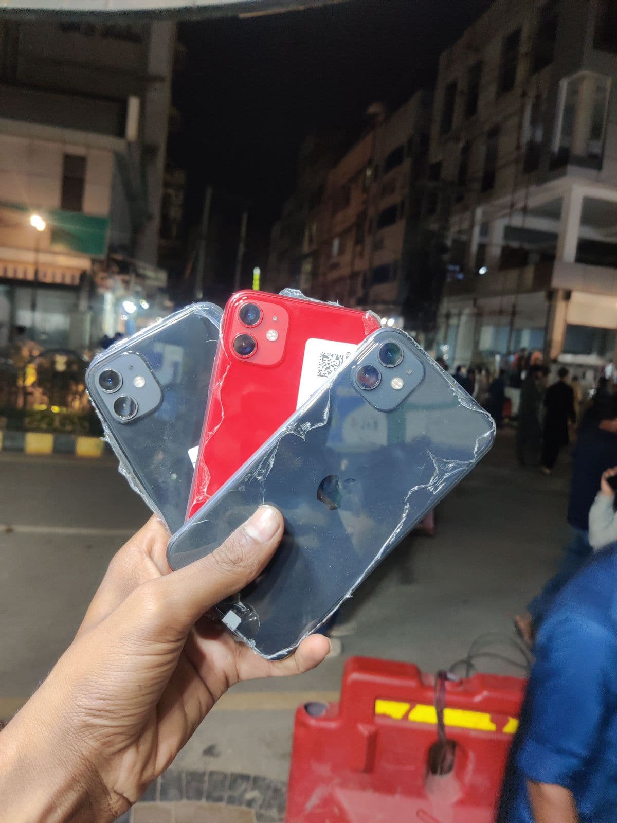 iPhone 11 · 64GB