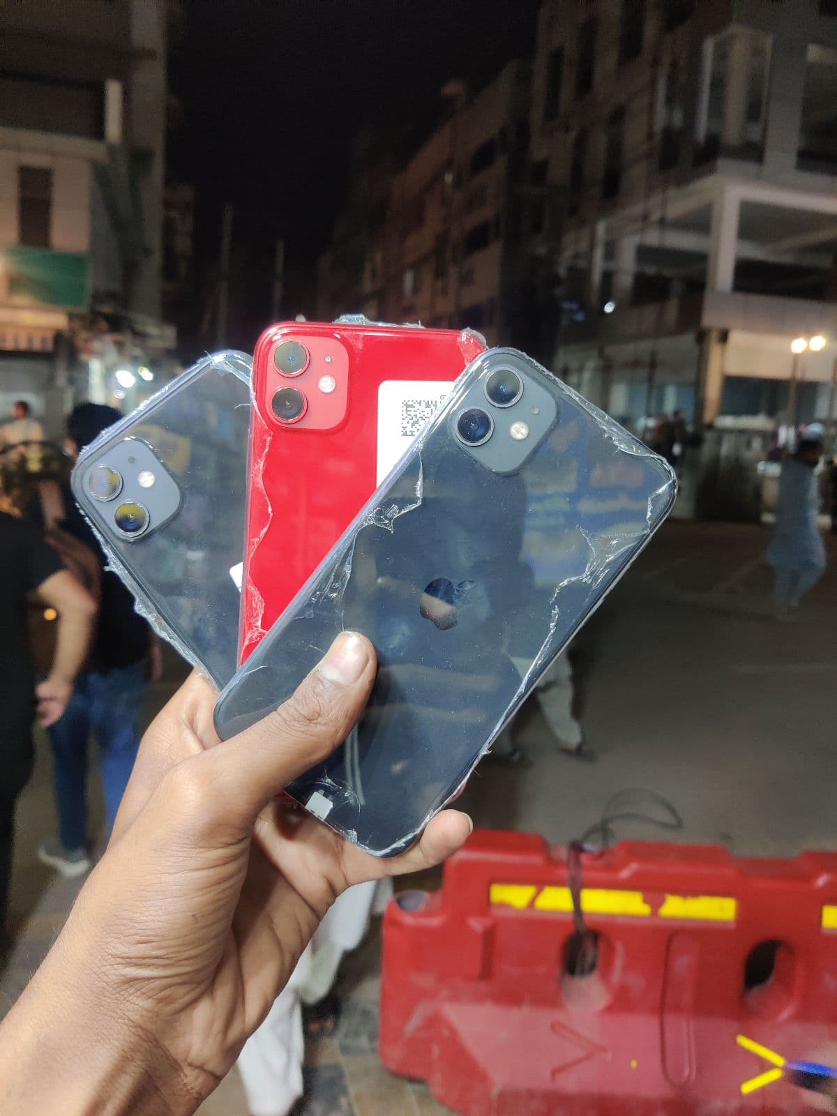 Apple iPhone 11 64GB in Black — photo 2