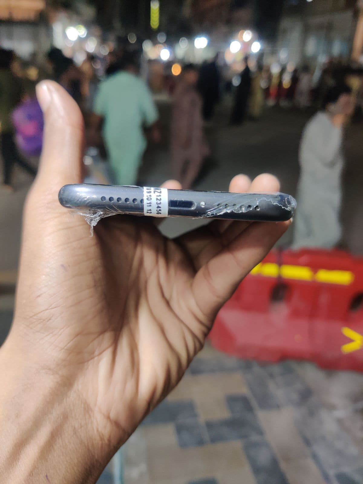 Apple iPhone 11 64GB in Black — photo 4