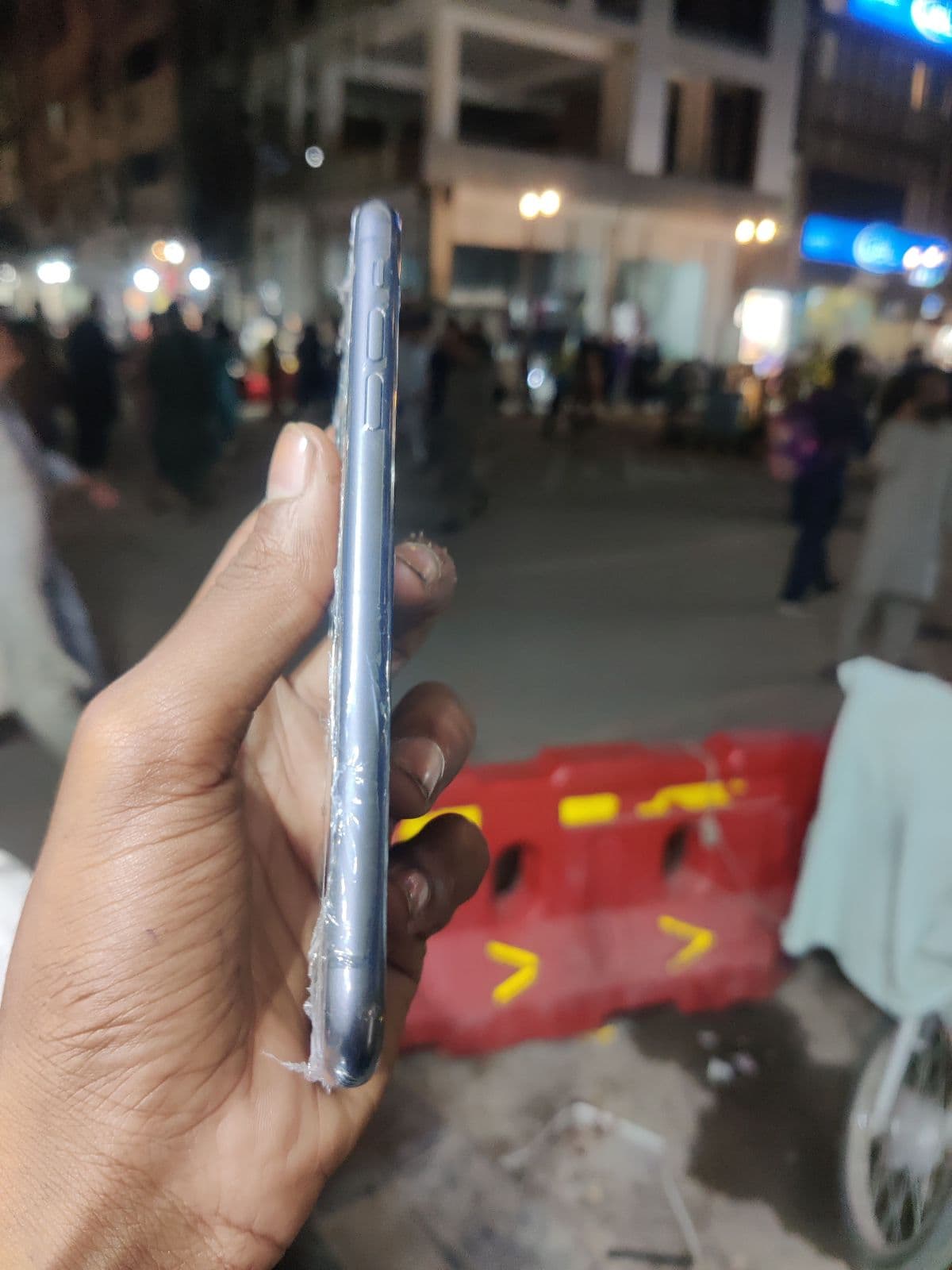 Apple iPhone 11 64GB in Black — photo 5