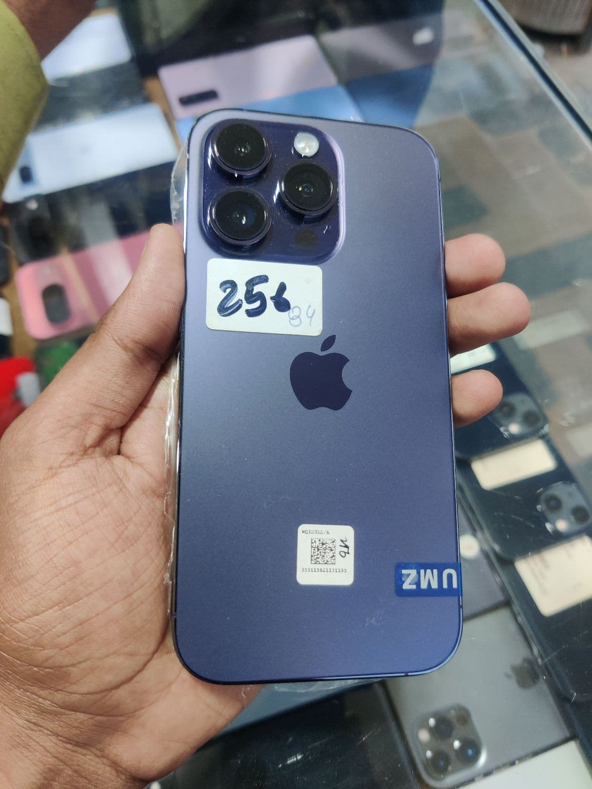 Apple iPhone 14 Pro 256GB in Deep Purple — photo 2