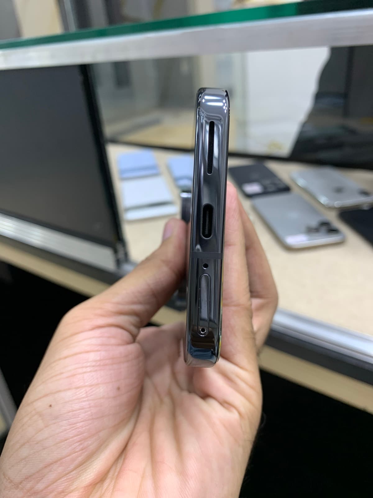 Google Pixel 9 Pro XL 16GB / 256GB in Obsidian — photo 3