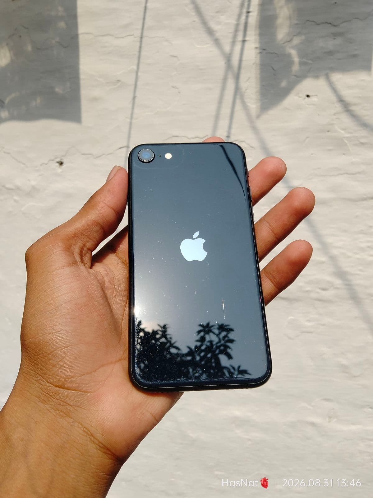 iPhone SE (2022) · 64GB