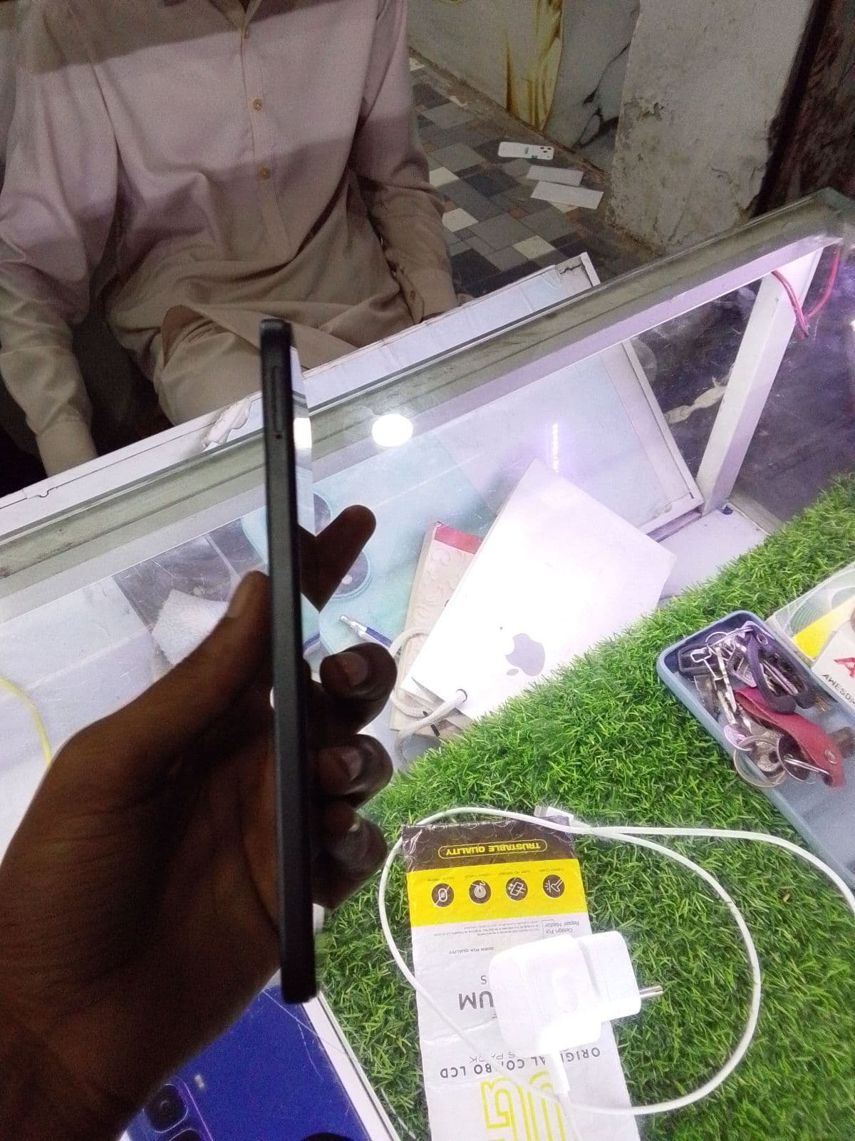 Infinix Smart 20 4GB / 128GB in Shadow Black — photo 3