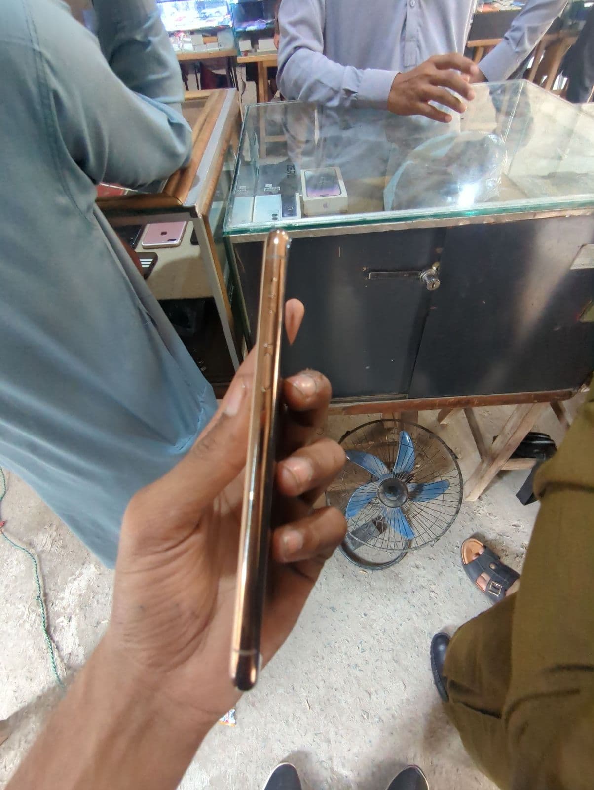 Apple iPhone 11 Pro 256GB in Gold — photo 4