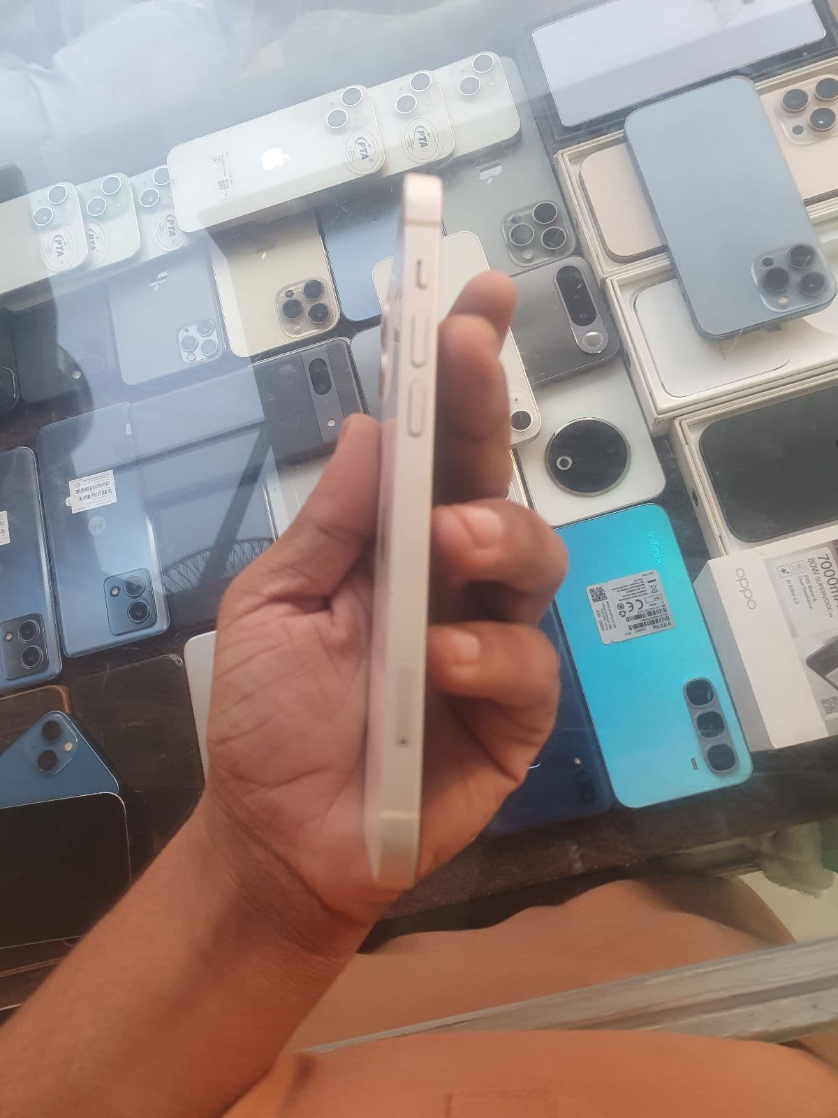 Apple iPhone 12 128GB in White — photo 4