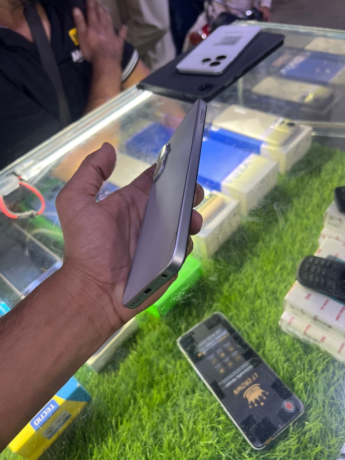 Infinix Smart 10 4GB / 64GB in Titanium Silver — photo 2