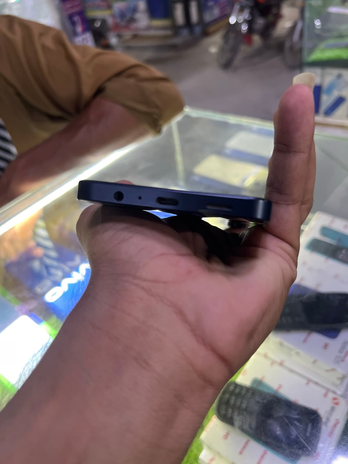 Samsung Galaxy A06 6GB / 128GB in Light Blue — photo 3