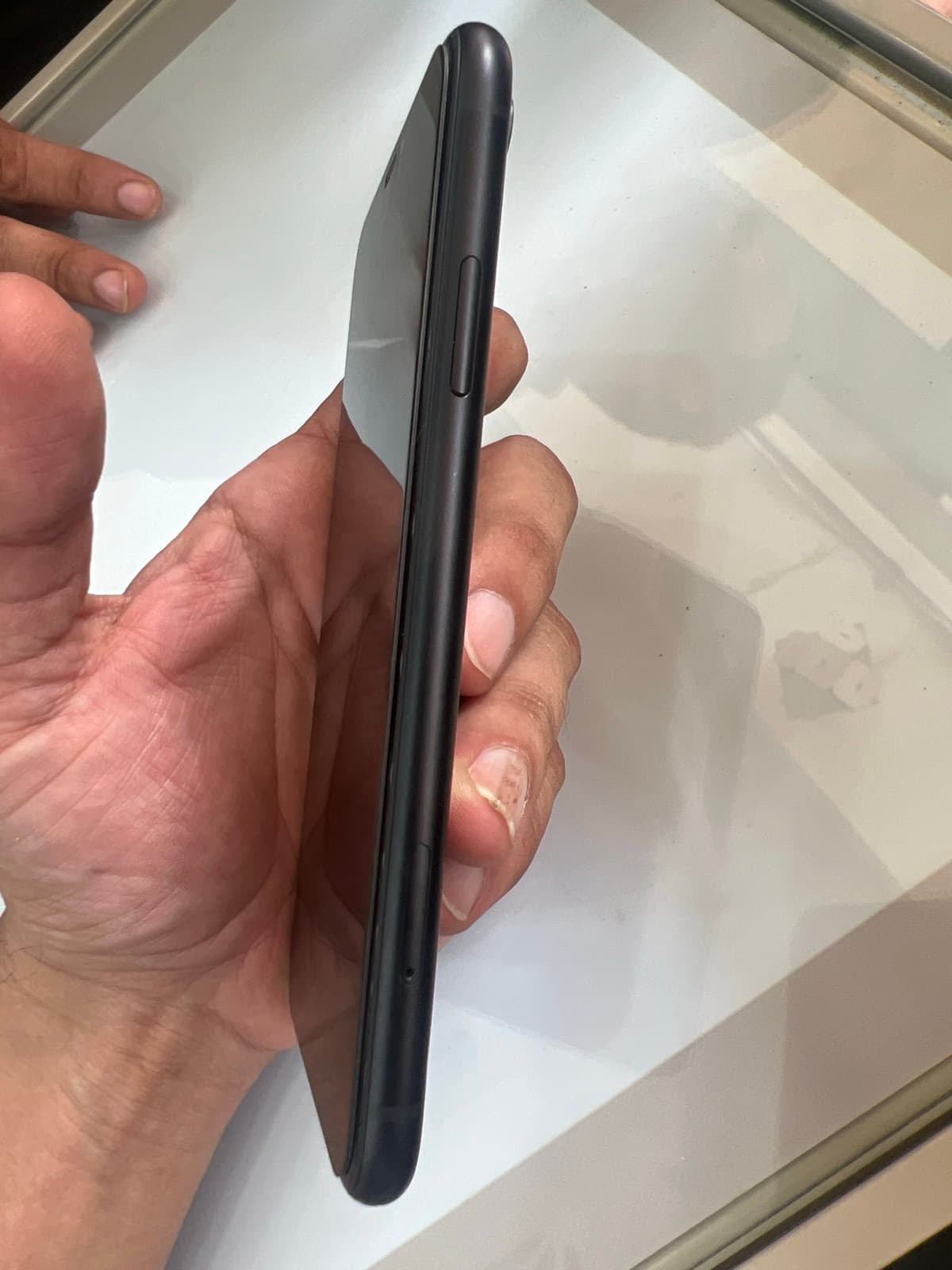 Apple iPhone XR 64GB in Black — photo 3