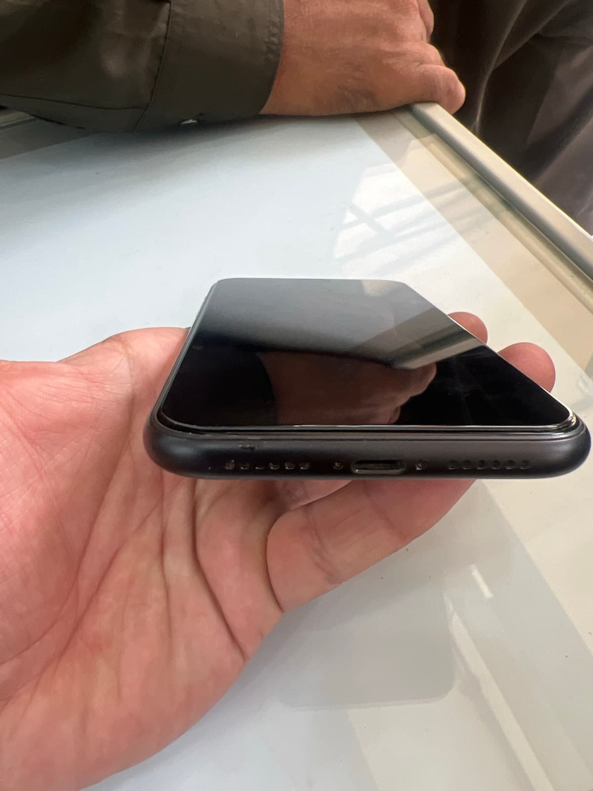 Apple iPhone XR 64GB in Black — photo 4