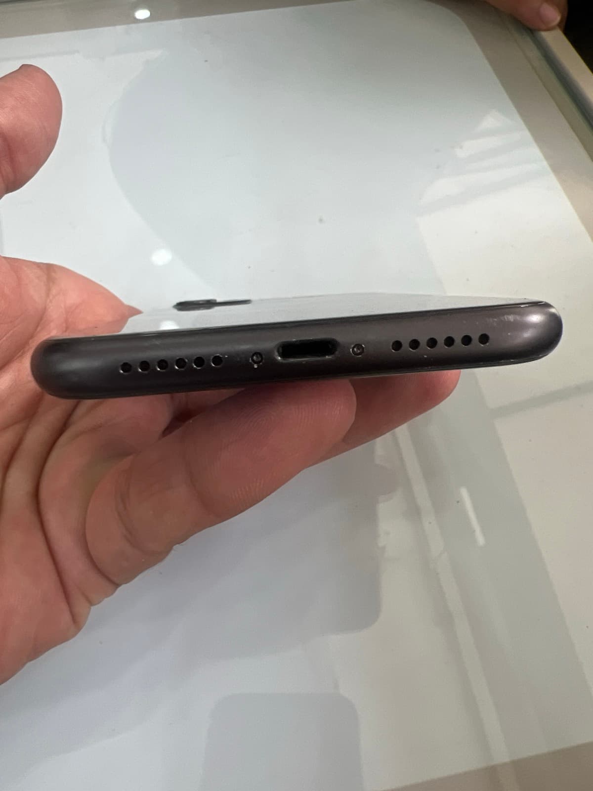Apple iPhone 11 64GB in Black — photo 3