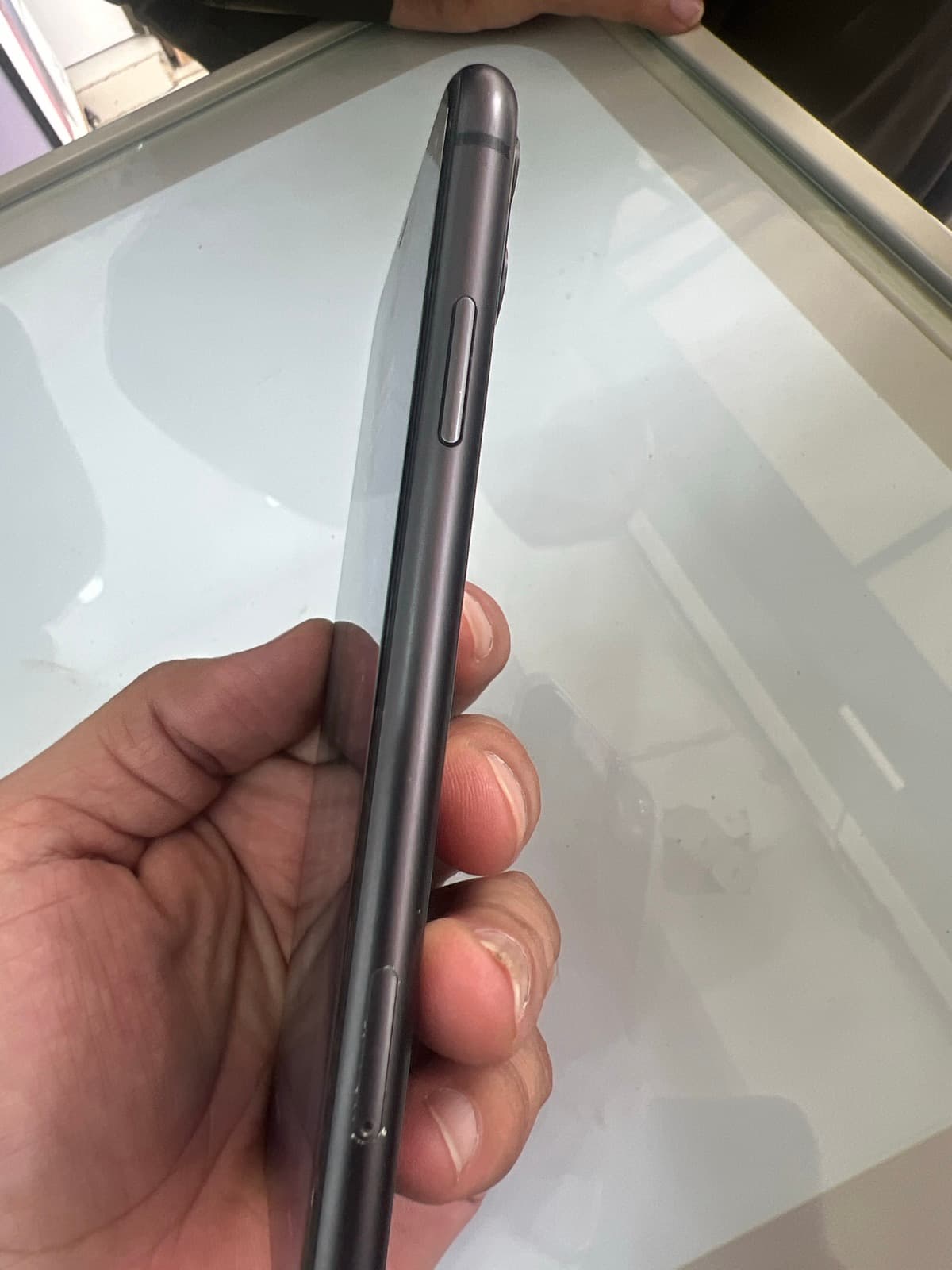 Apple iPhone 11 64GB in Black — photo 4