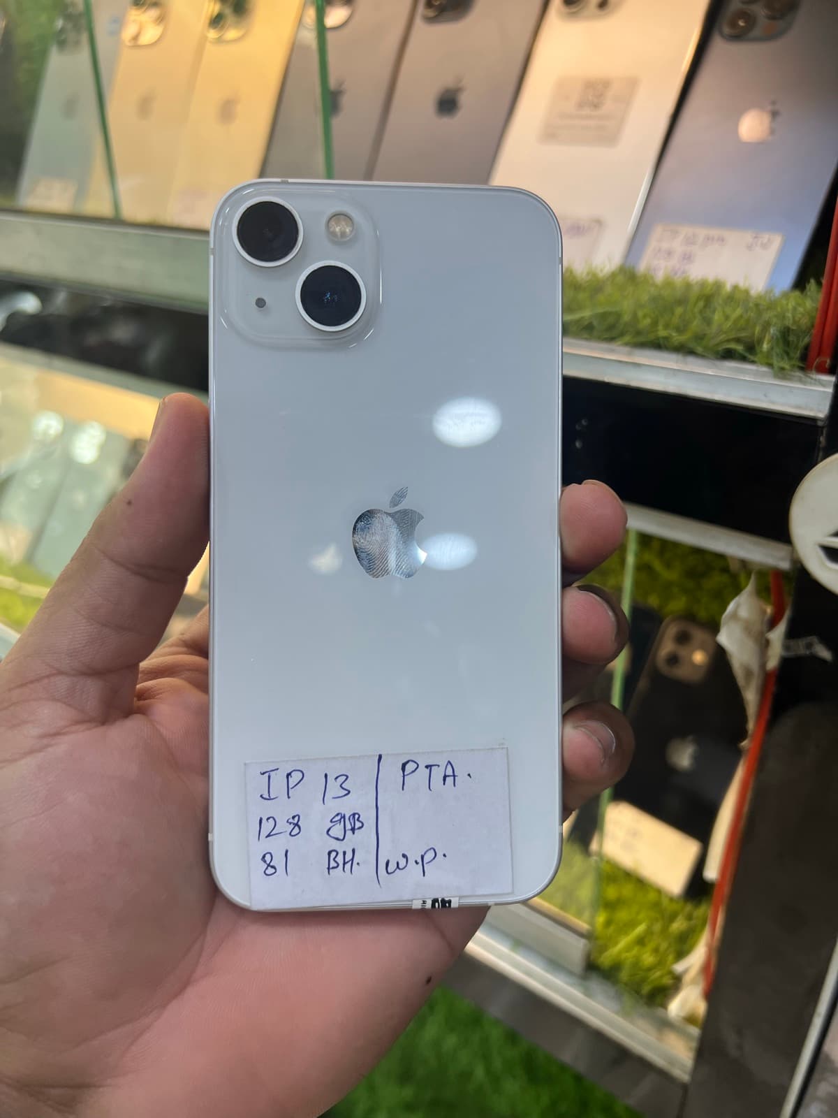 iPhone 13 · 128GB