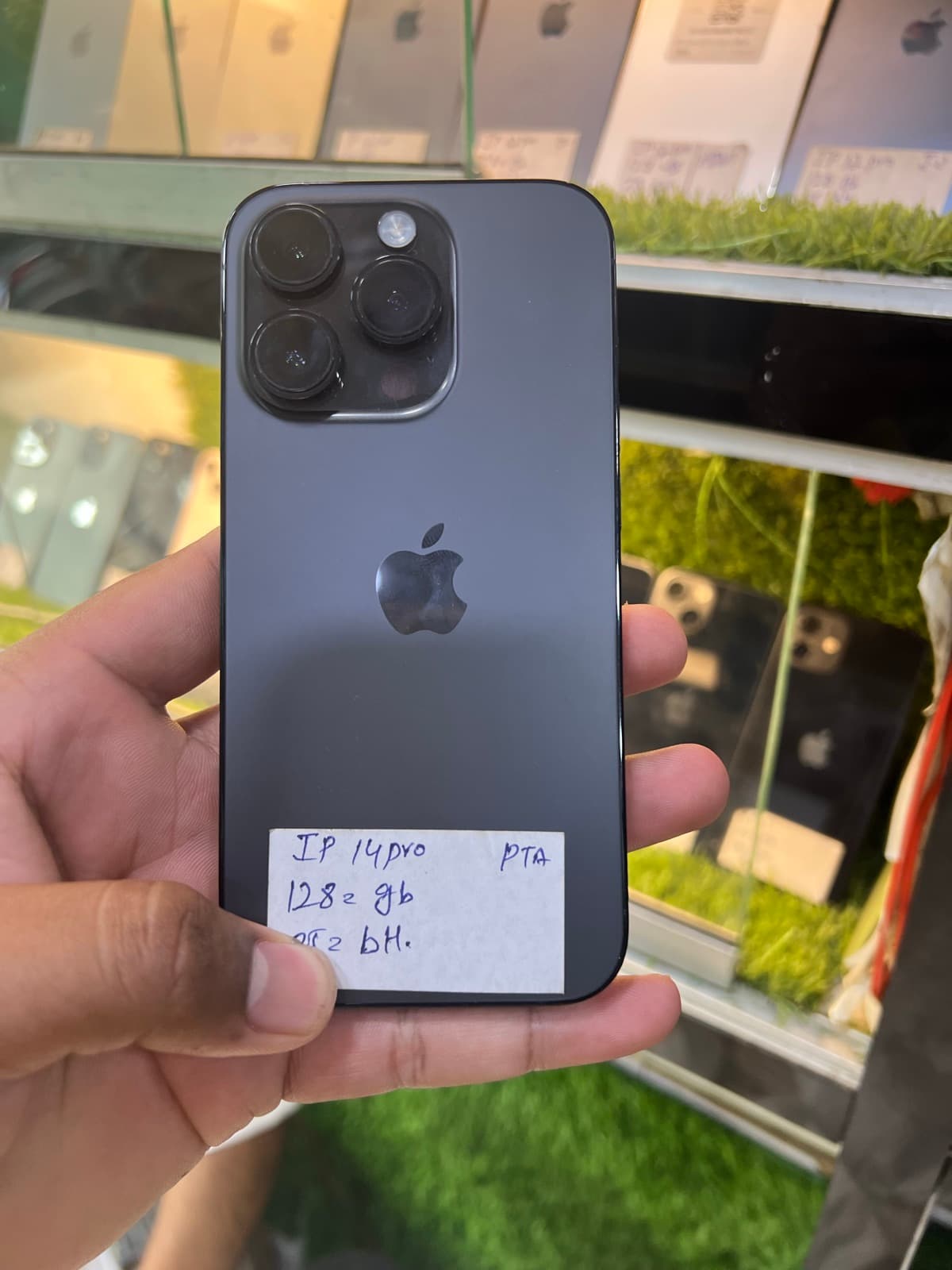 Apple iPhone 14 Pro 128GB in Space Black — photo 5